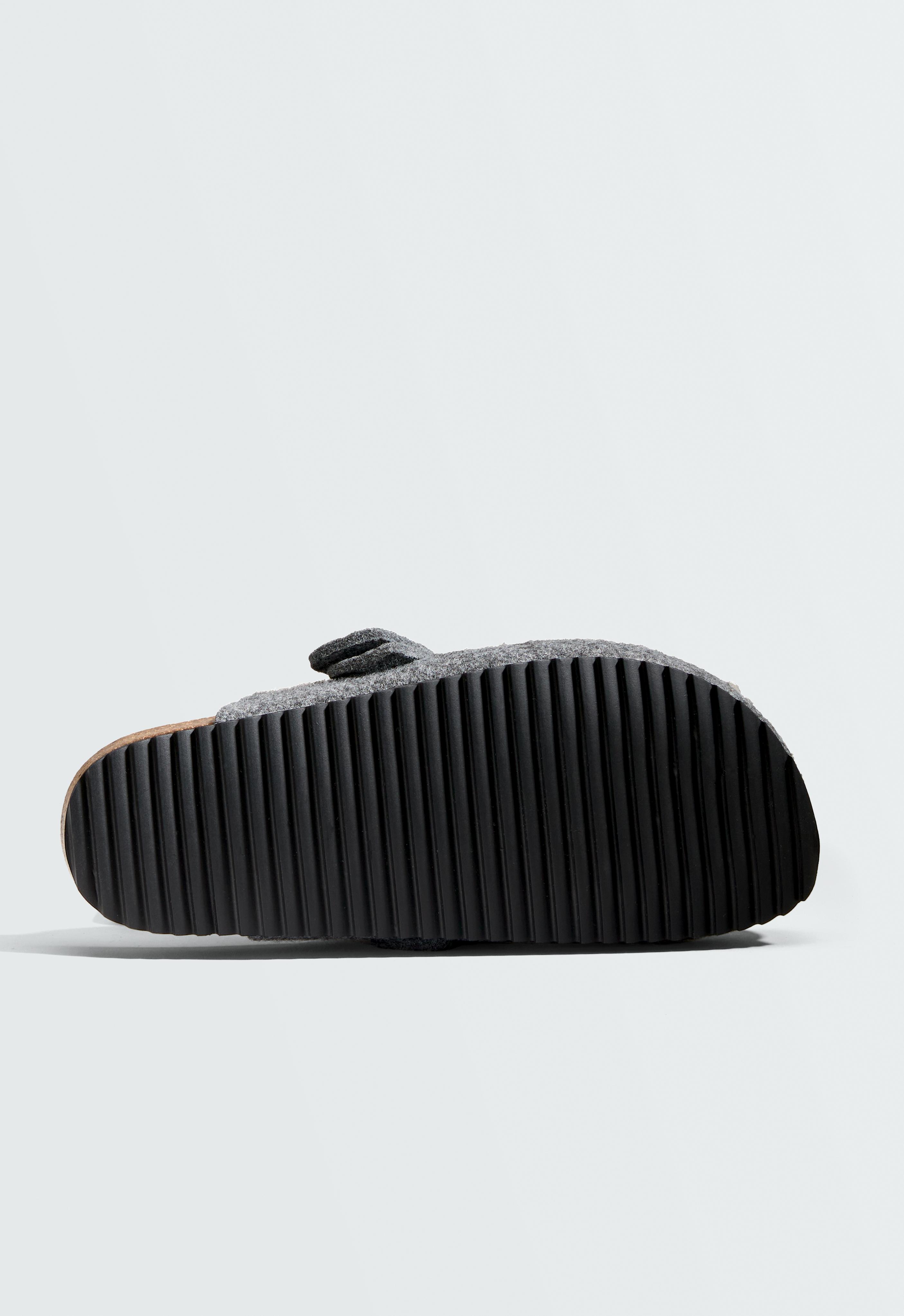 Felt-effect buckle clogs — GREY