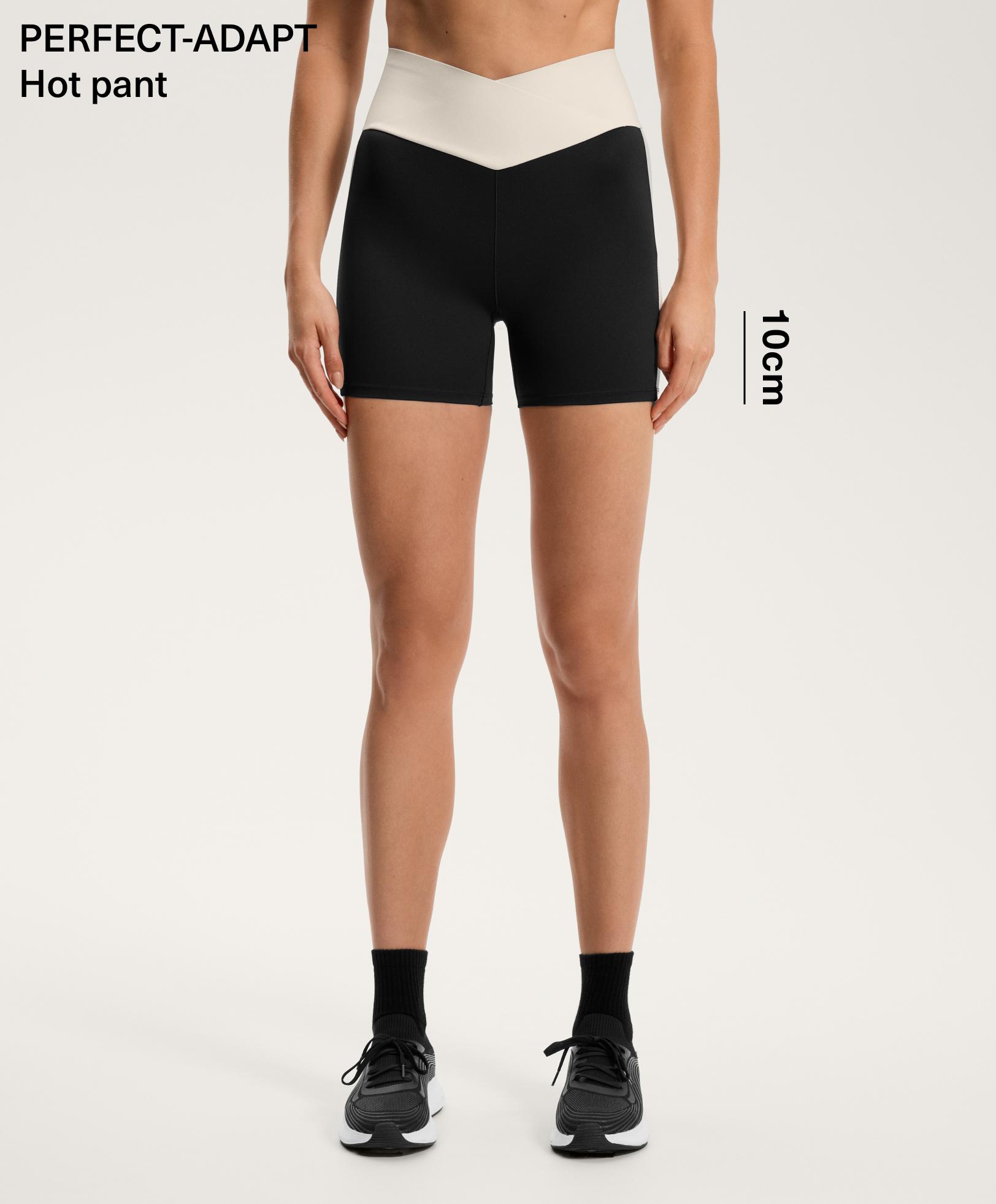 لغينغ هوت شورت بخصر عالٍ وتكيف مثالي خصر بشكل مثلث 10 سم لغينغ هوت شورت بخصر عالٍ وتكيف مثالي خصر بشكل مثلث 10 سم