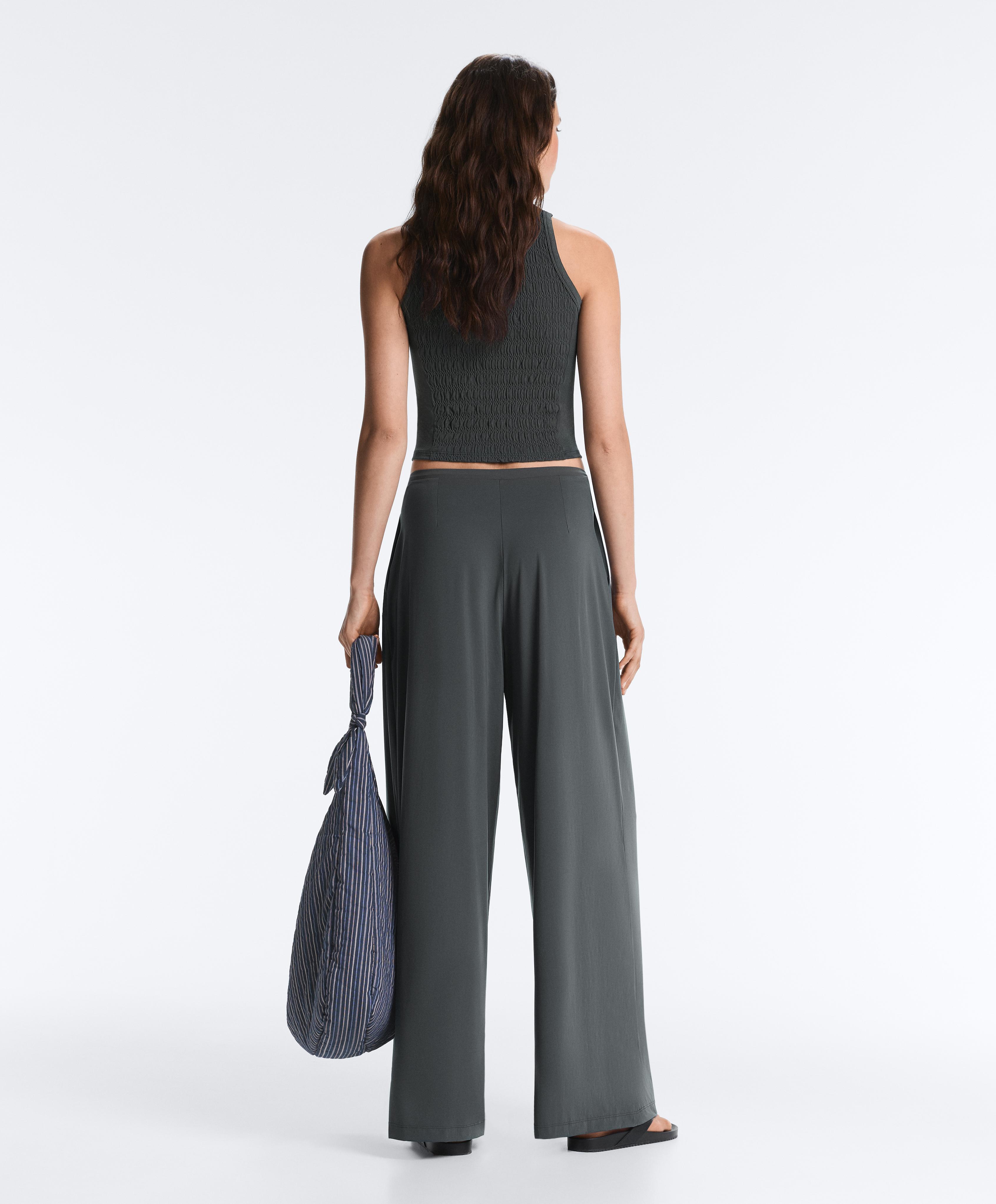 Seamless sleeveless smocked T-shirt — STEEL GREY