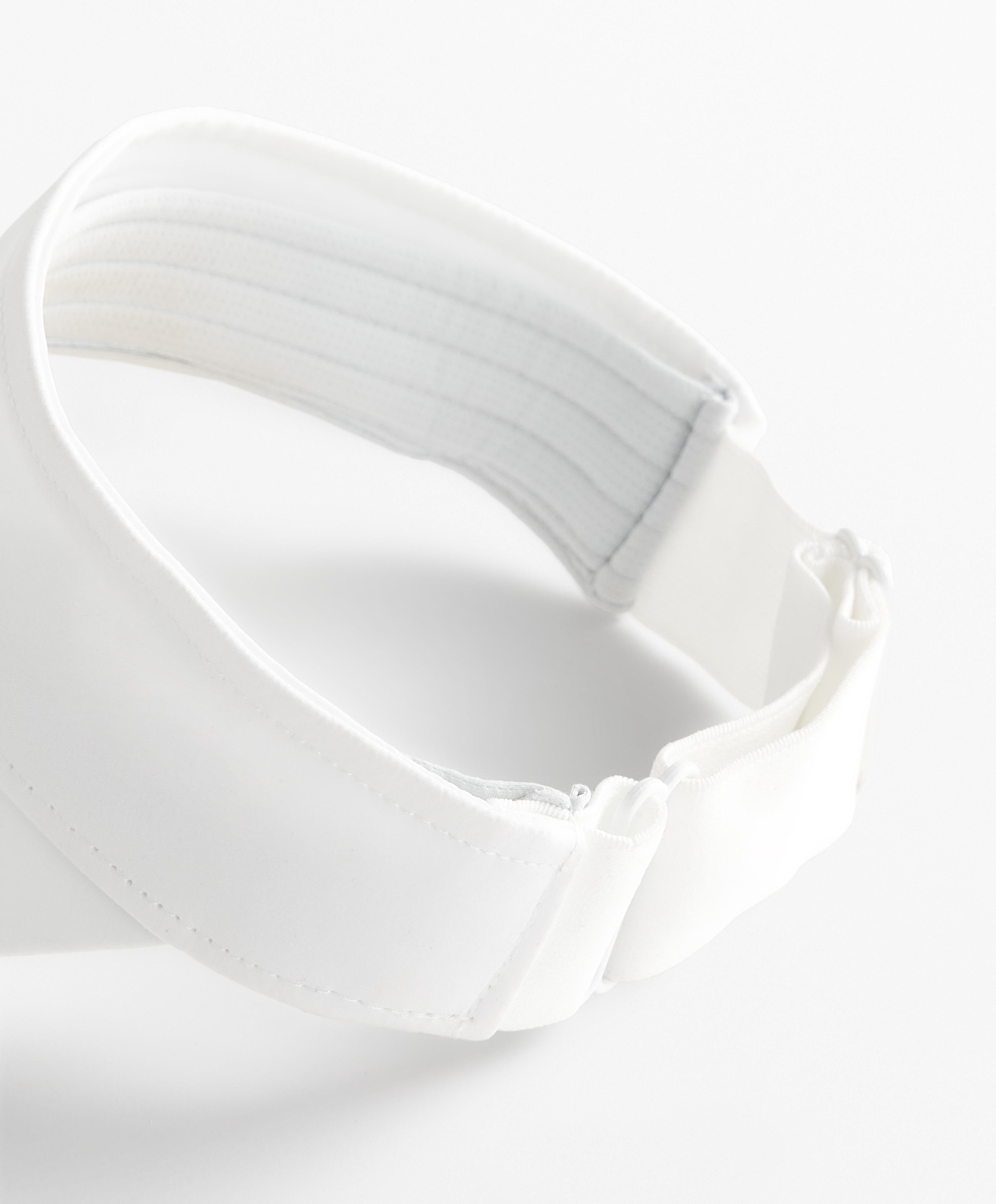 Sporty visor
