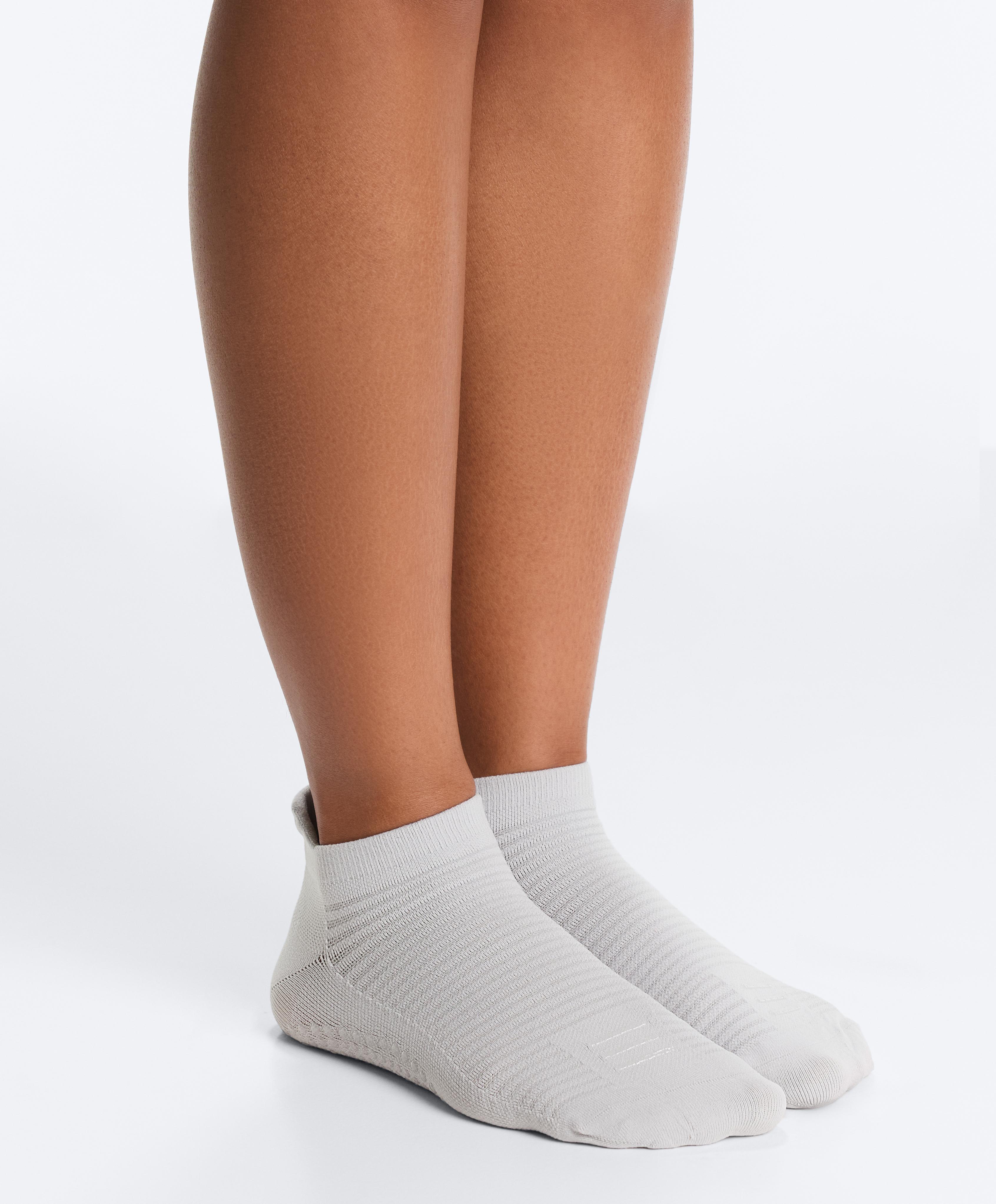 2 pairs of polyamide blend yoga and Pilates sneaker socks — BLACK