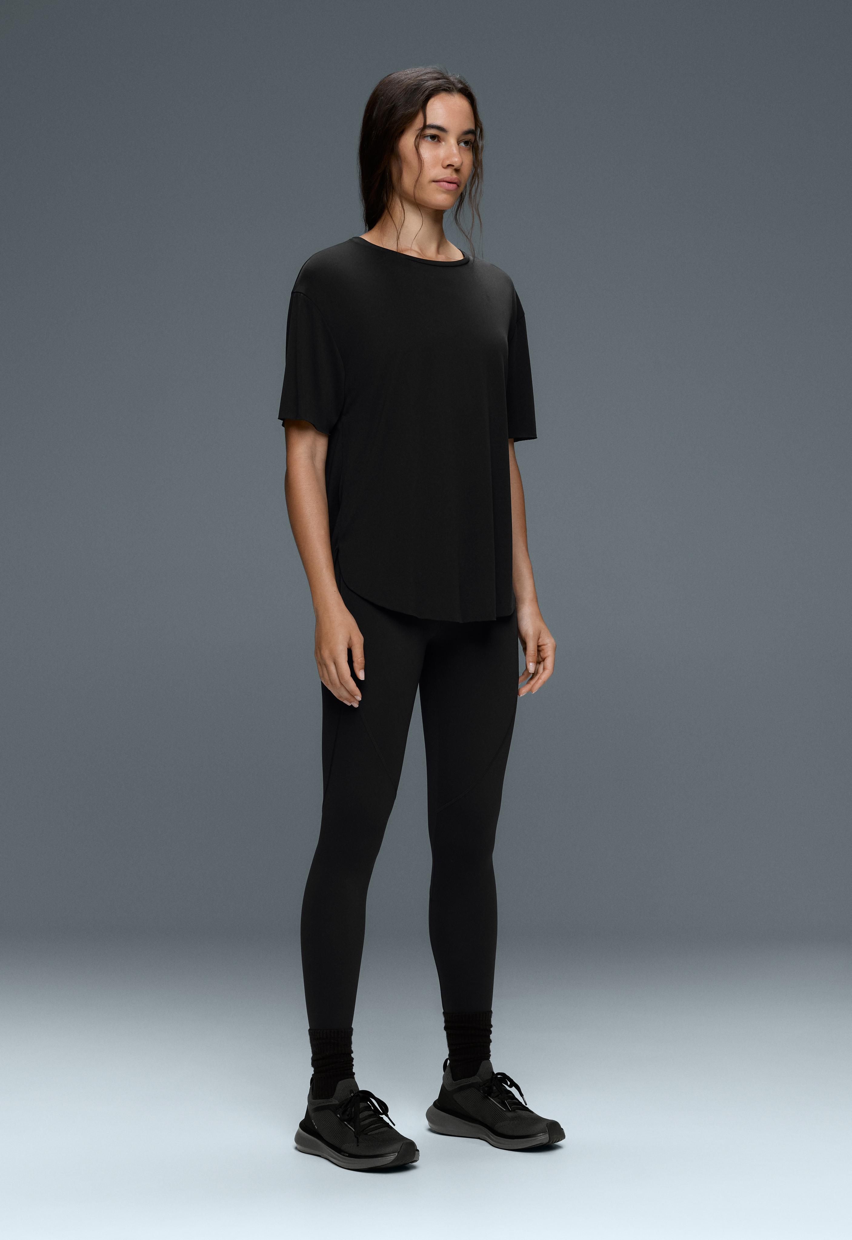 Modal blend short-sleeved T-shirt with rounded back hem Modal blend short-sleeved T-shirt with rounded back hem
