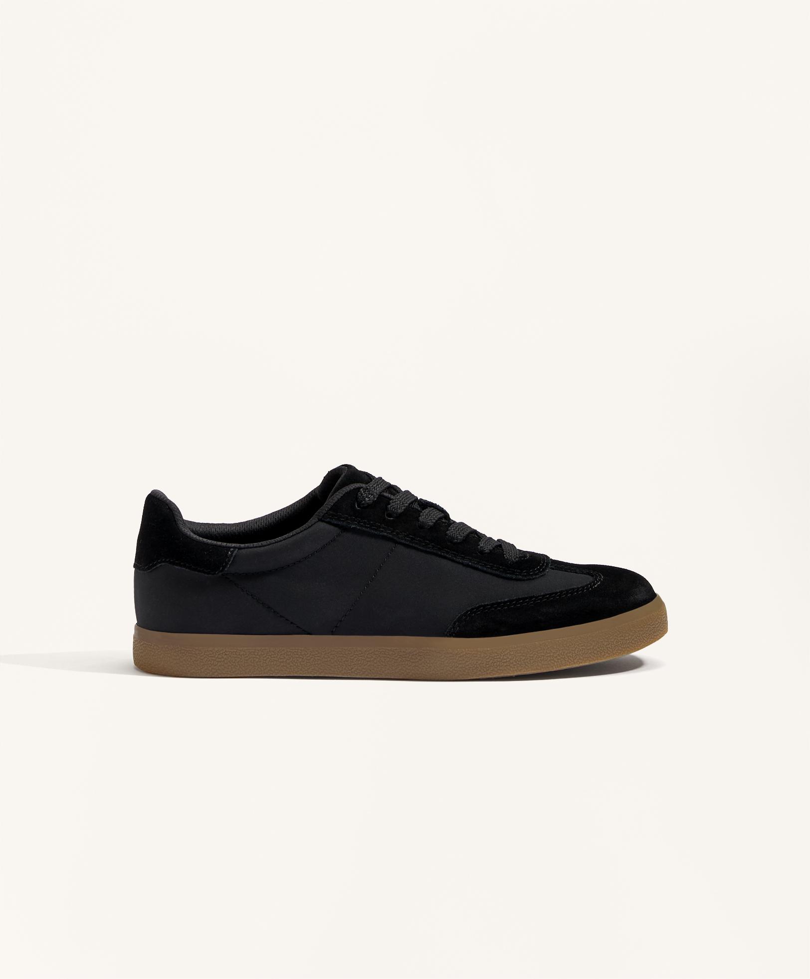 Buty sportowe z nylonową cholewką ze wstawkami z dwoiny