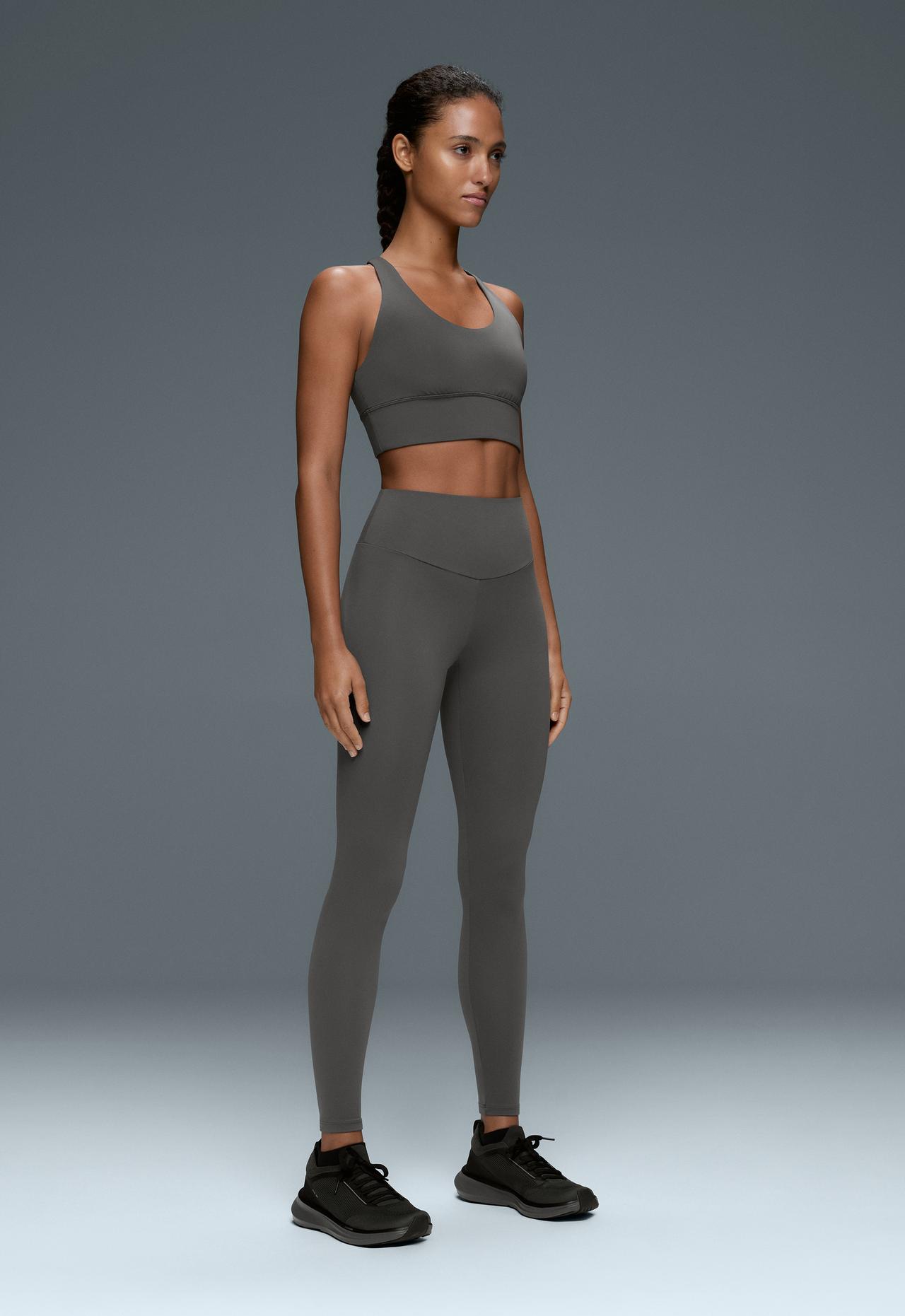 Medium support Comfortlux sports bra with cup — ASPHALT GREY