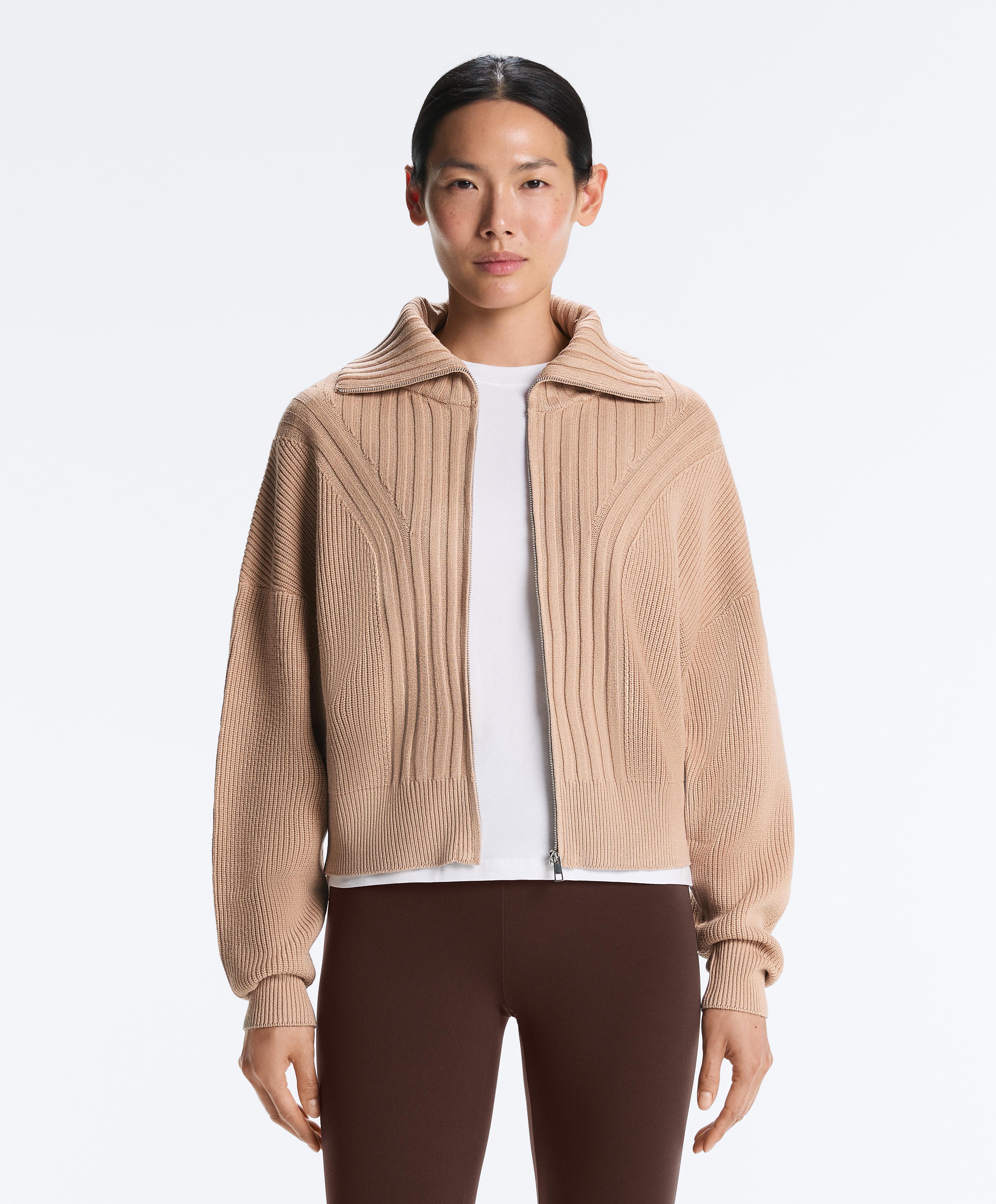 Вязаная куртка в рубчик Вязаная куртка в рубчик