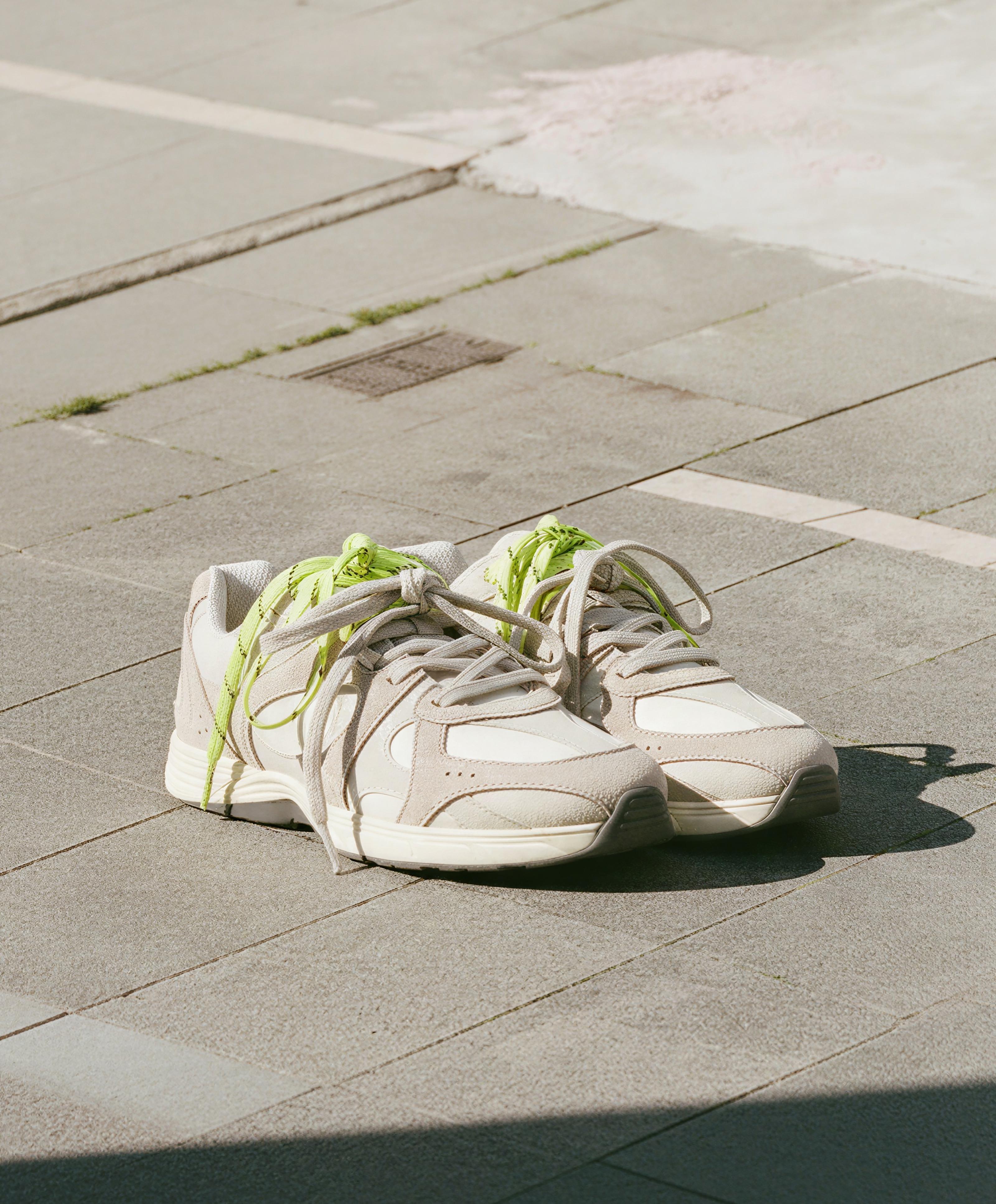 Low-profile running trainers — MINK