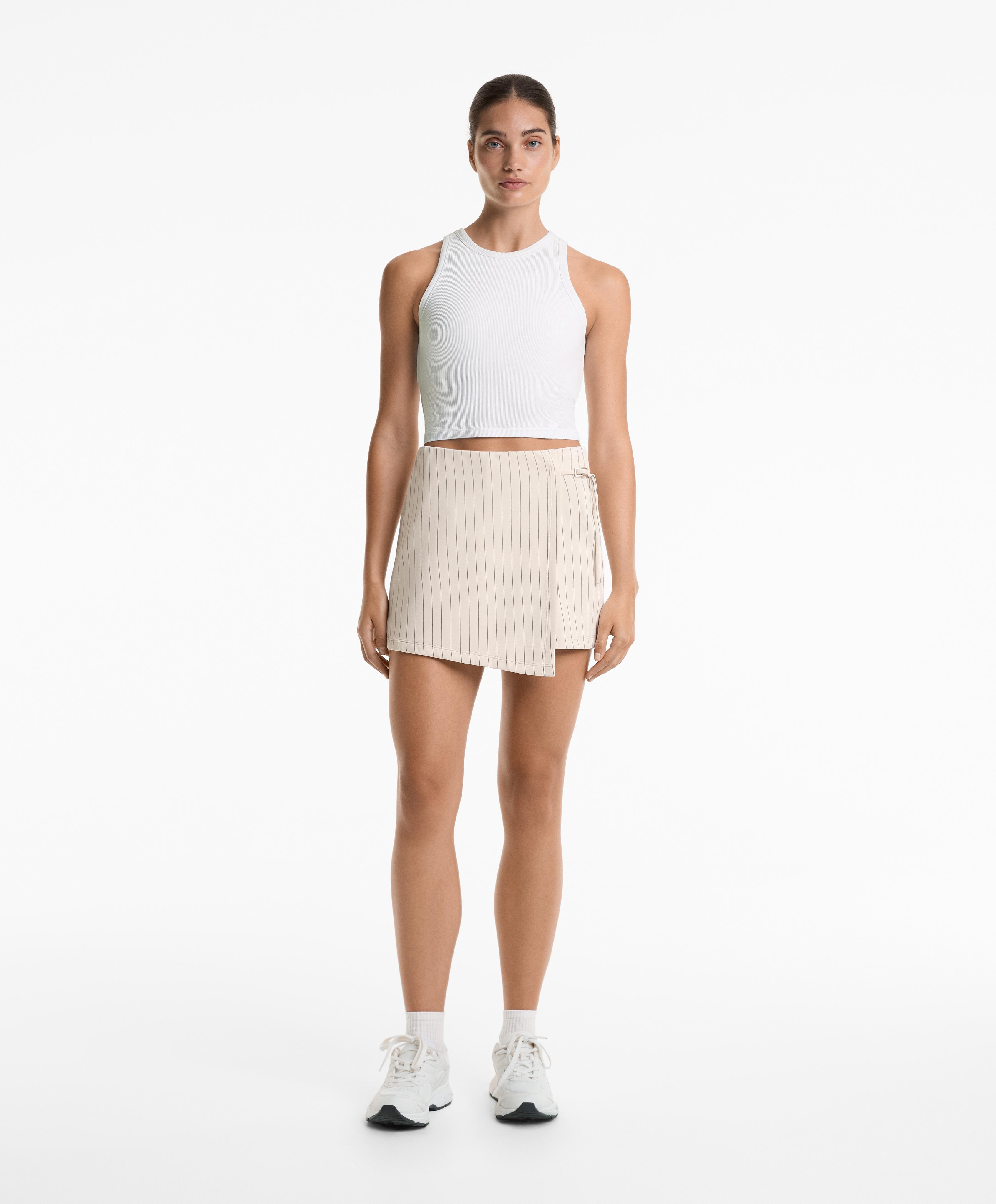 Шорцеви здолниште на прерамки со модал и мек допир - Намалениe Шорцеви здолниште на прерамки со модал и мек допир - Намалениe