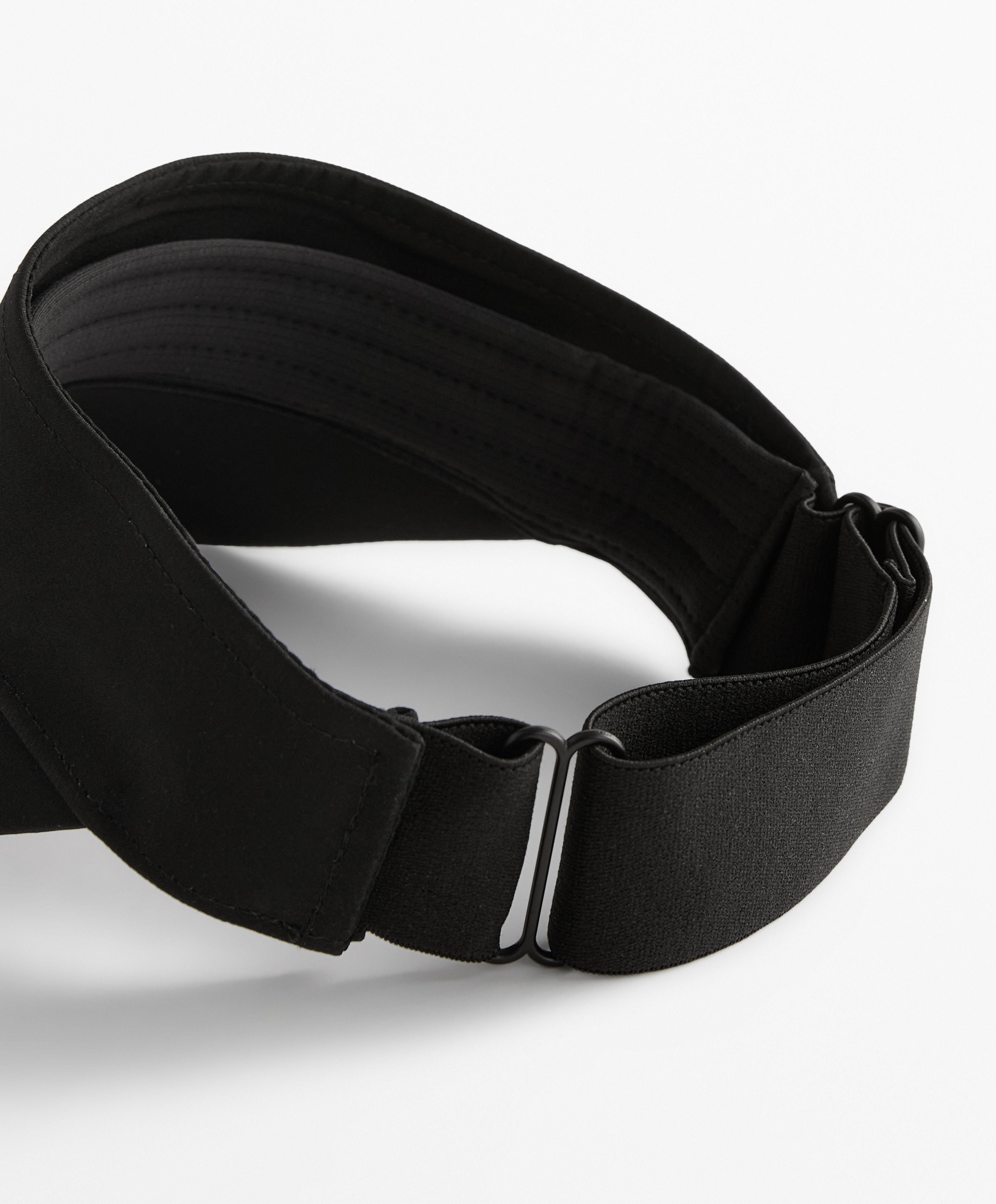 Sporty visor
