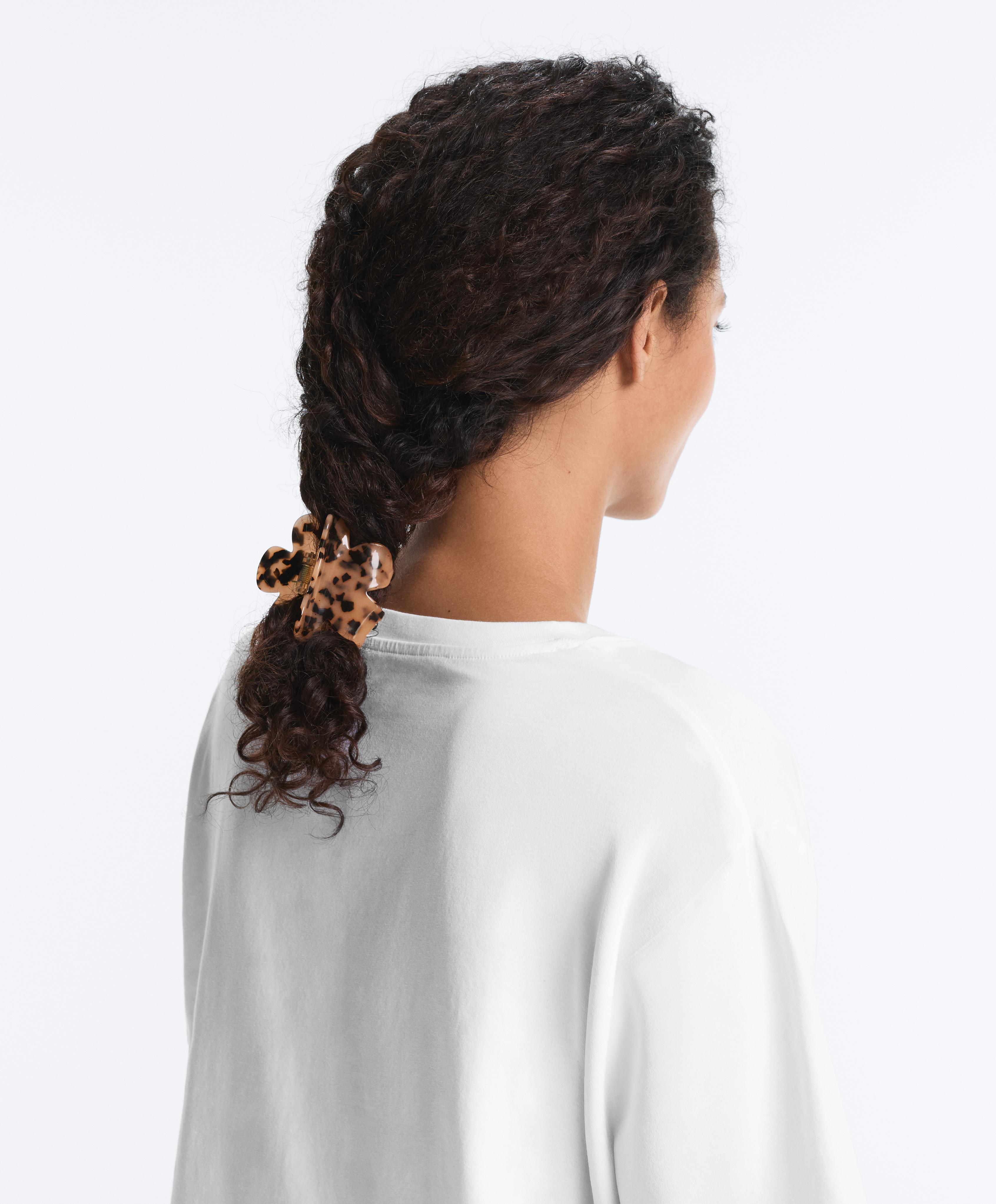 Small faux-tortoiseshell floral hair clip