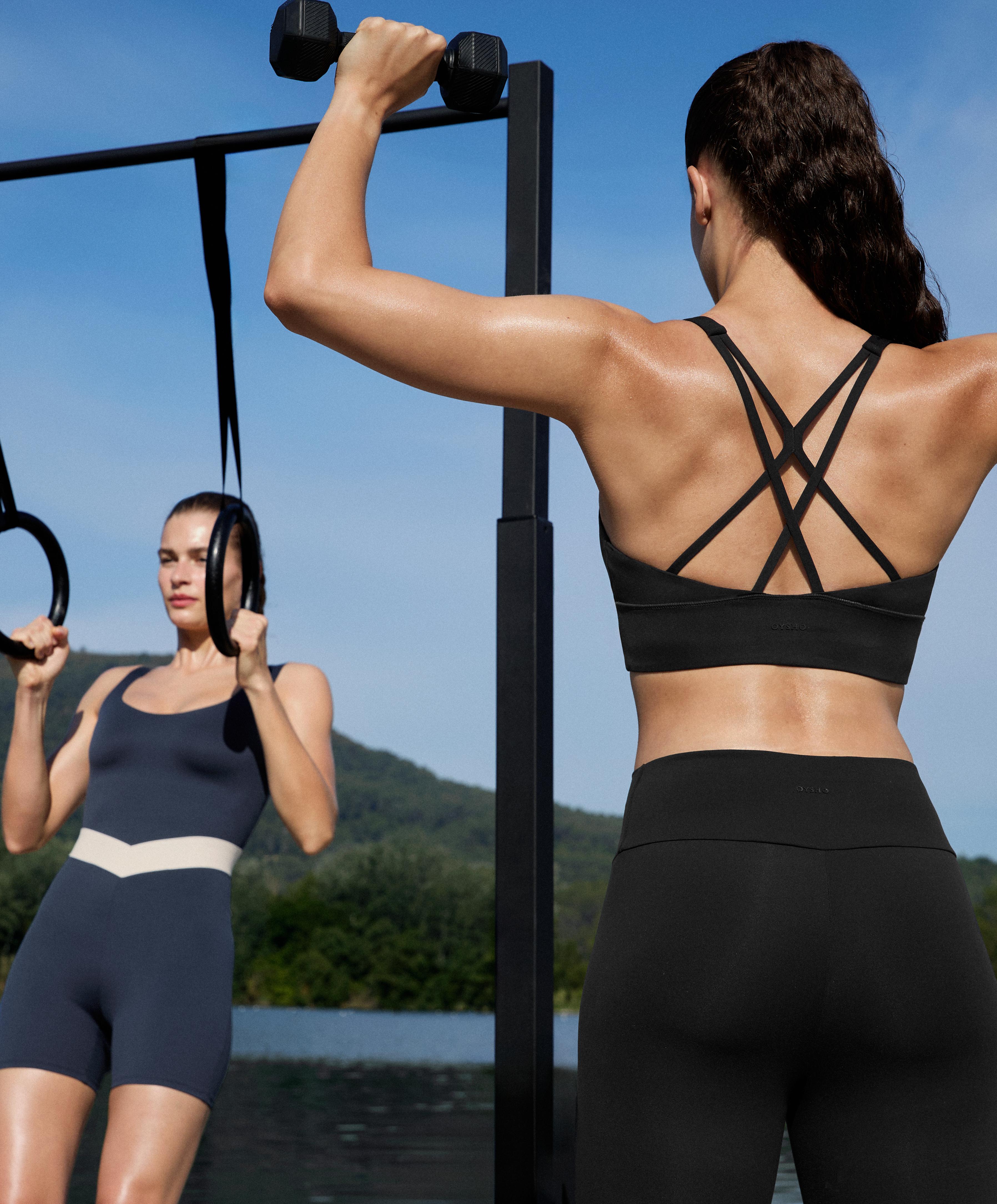 Medium-support Comfortlux sports bra with cups