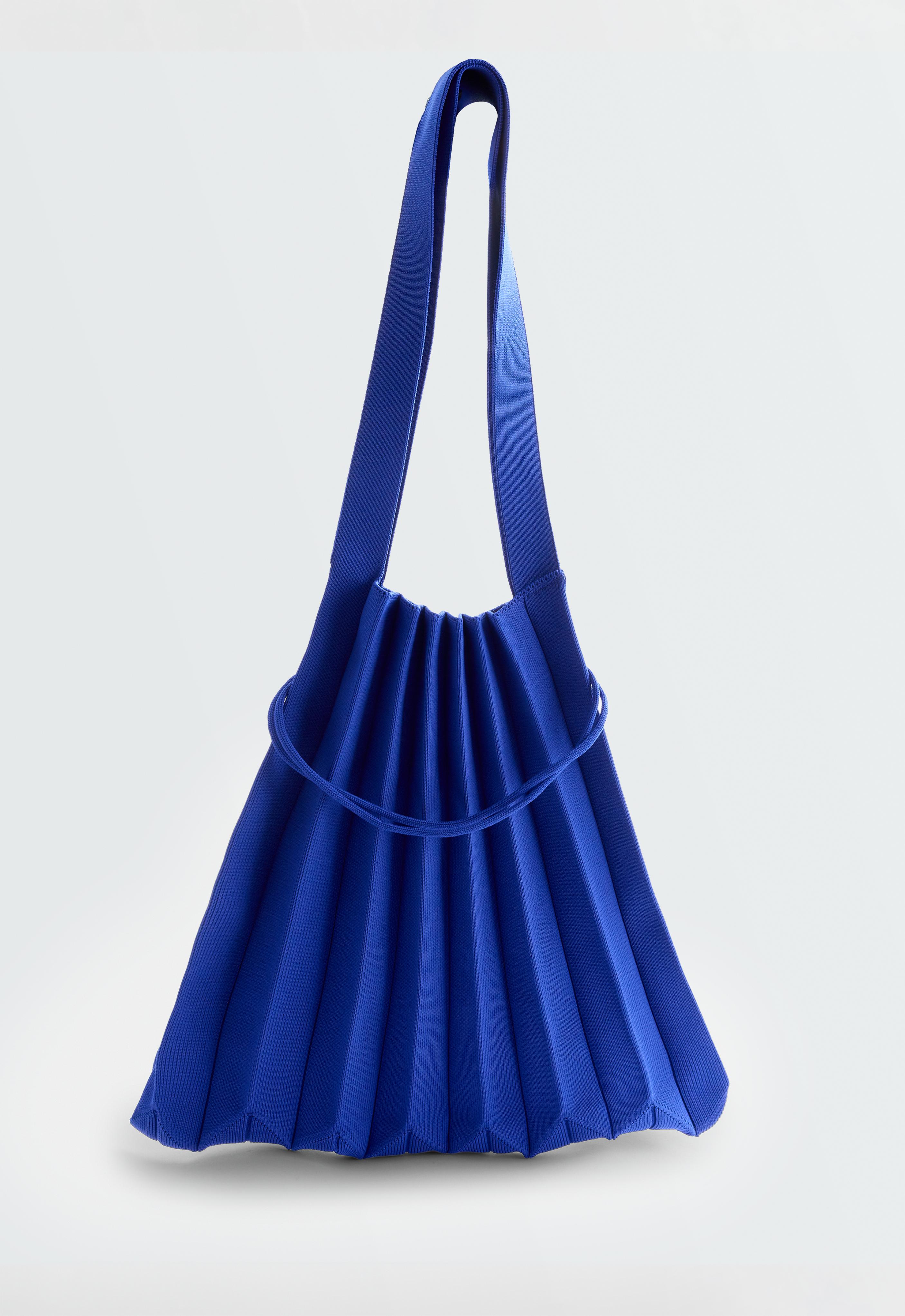 Pleated knit bag — KLEIN BLUE