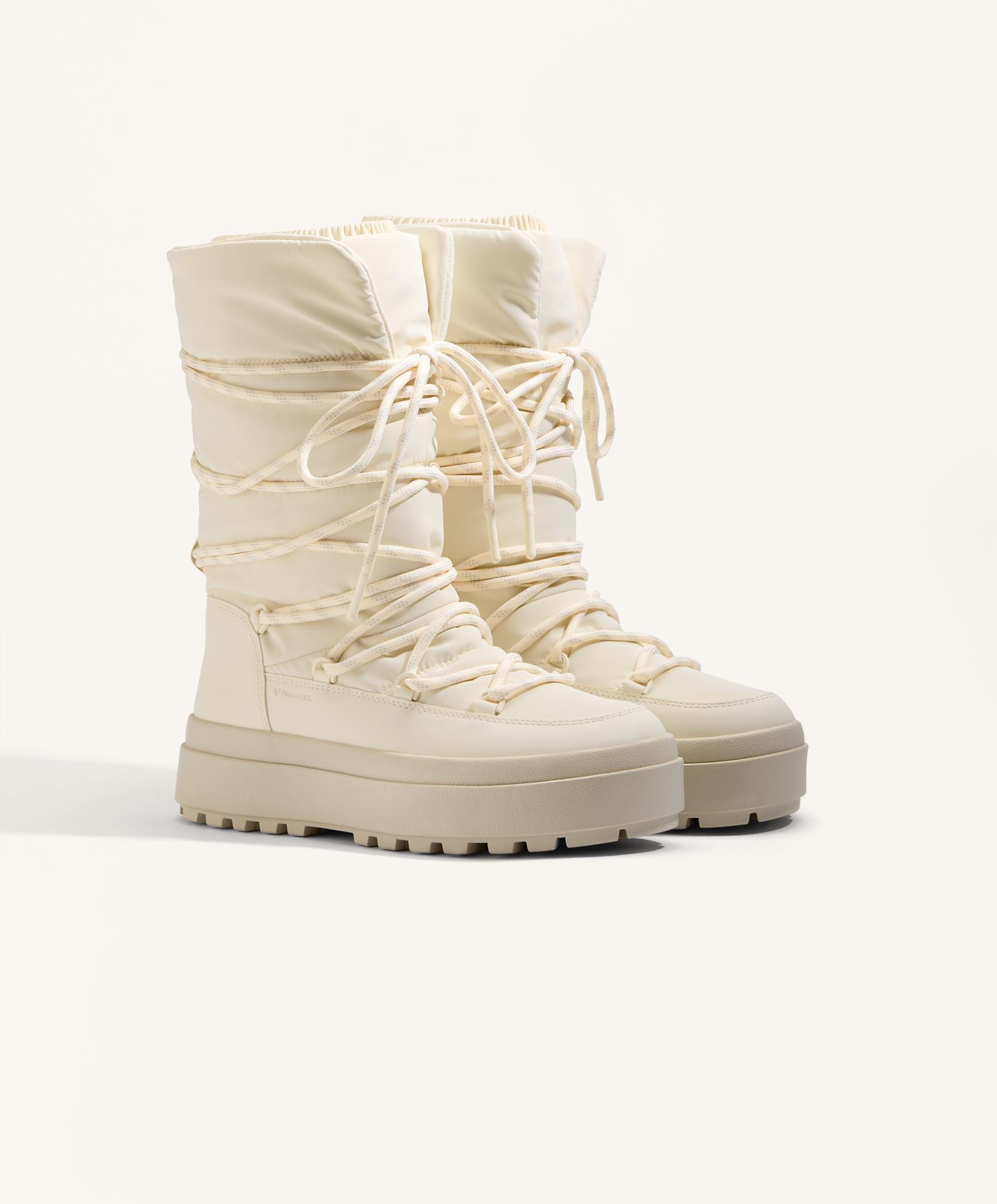 Laced nylon après-ski boots