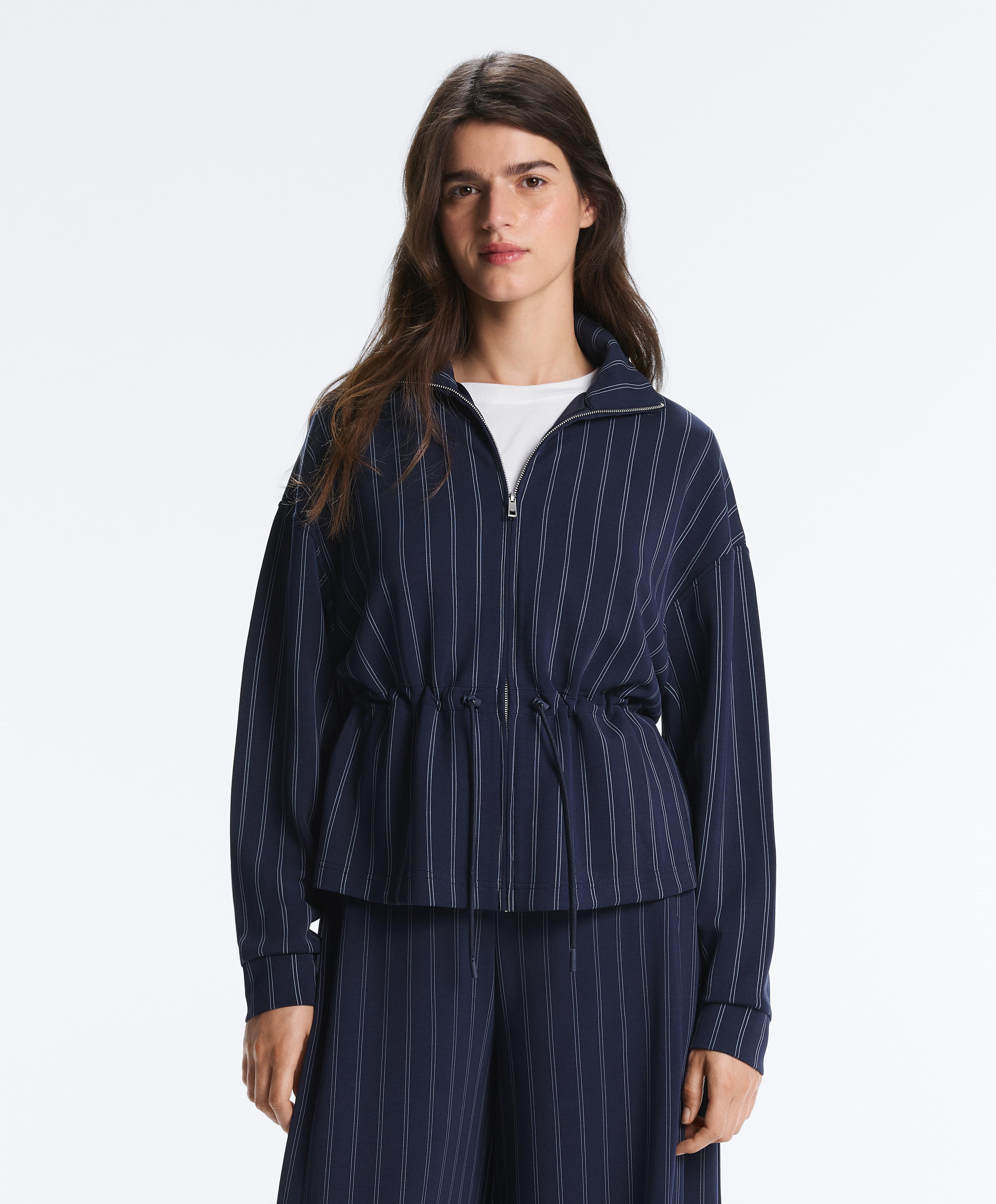 Chaqueta cintura ajustable cuello subido con modal tacto suave Chaqueta cintura ajustable cuello subido con modal tacto suave