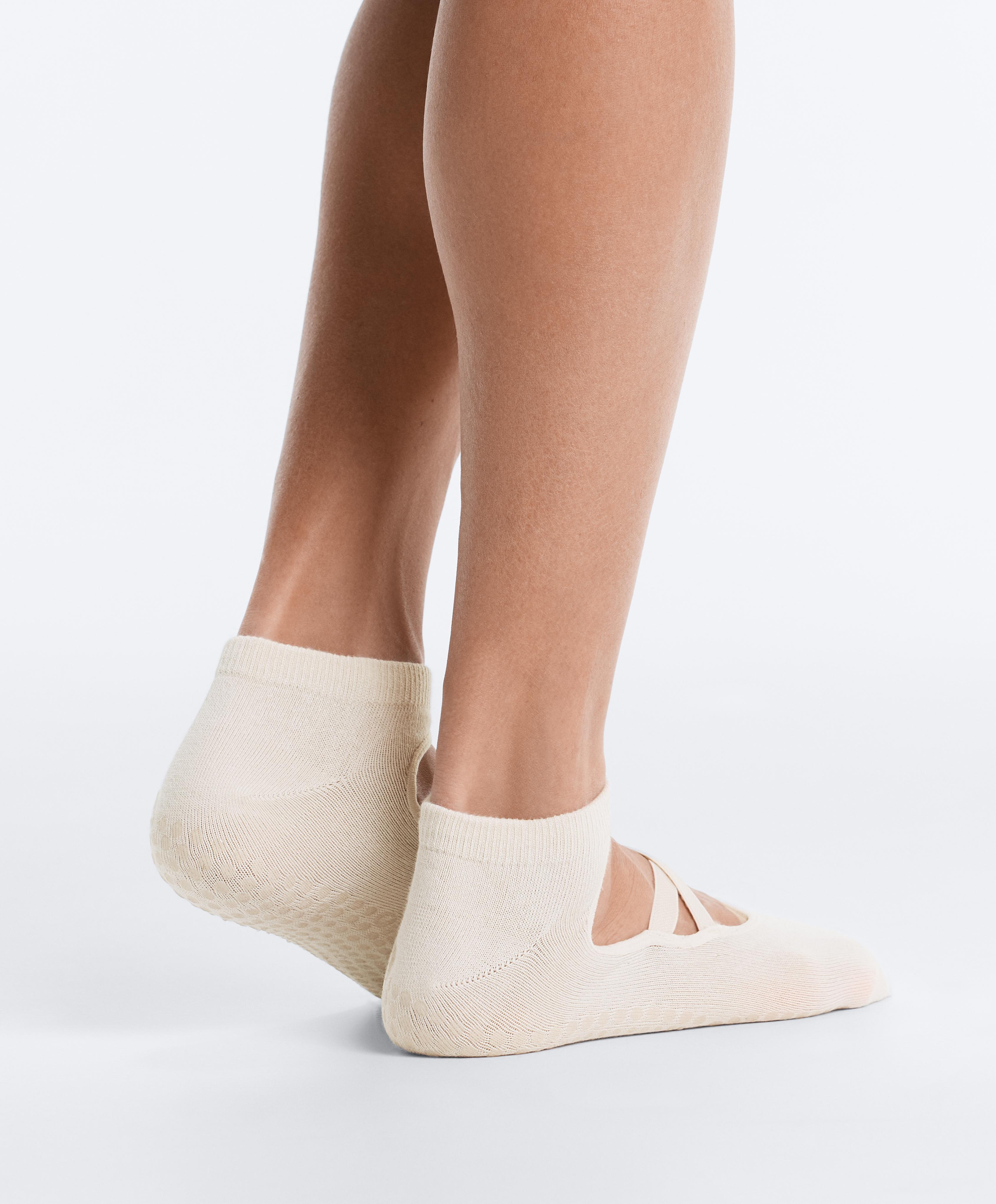 2 pairs of cotton blend yoga and Pilates socks with crossover straps — PALE PINK