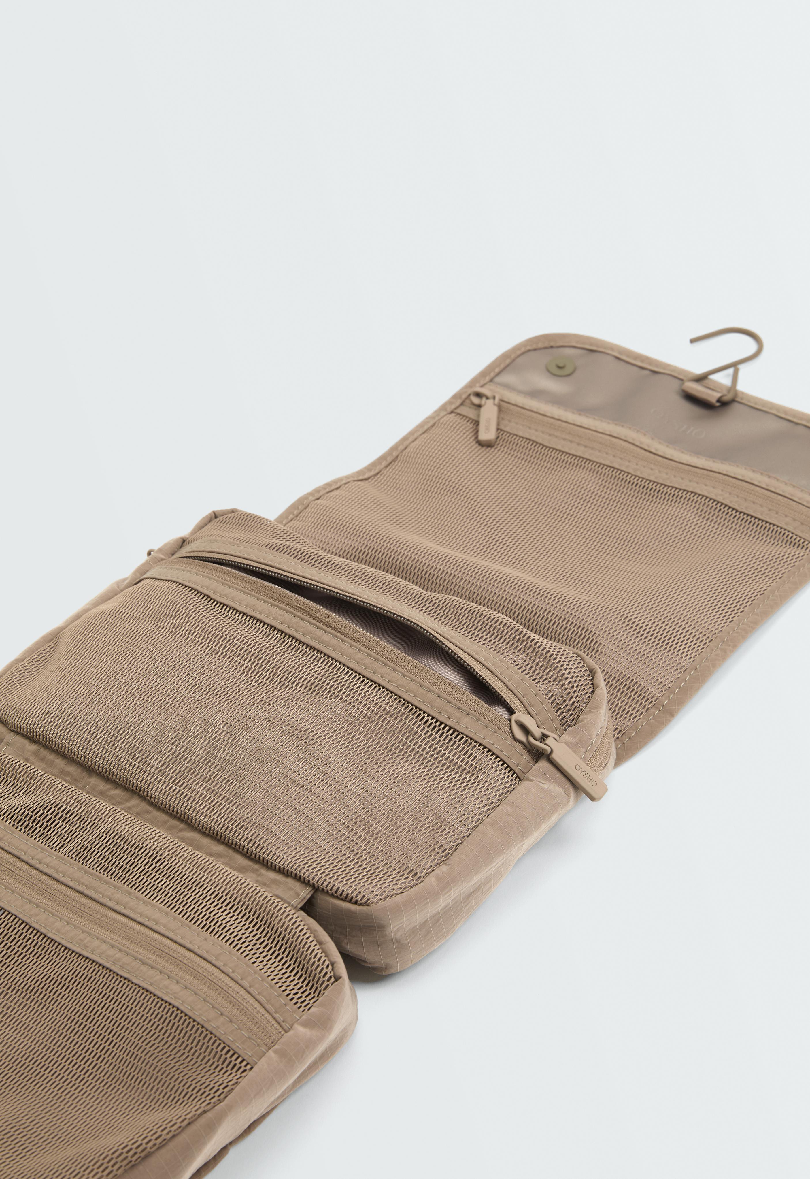 Hanging wash bag — CAMEL