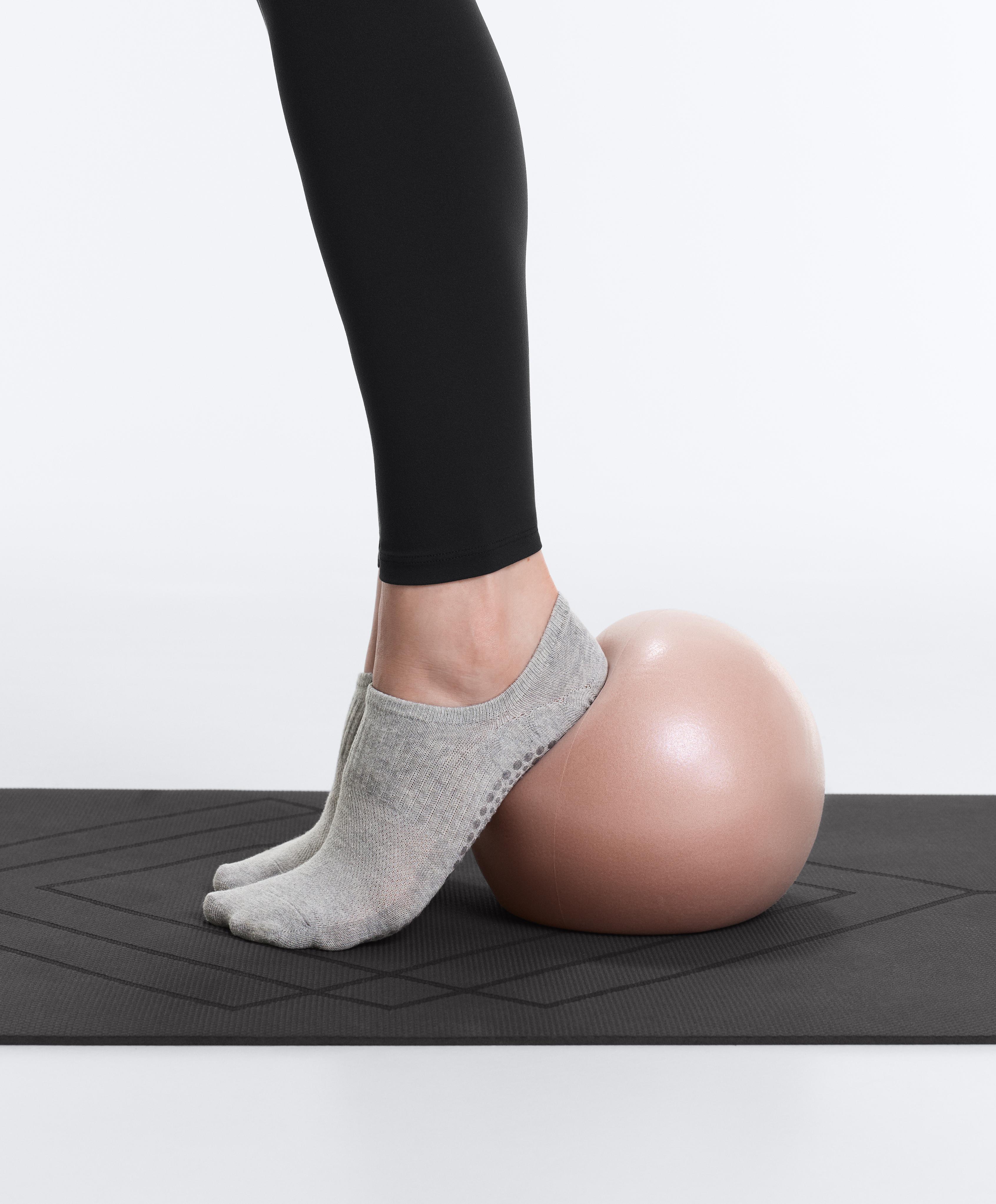 2 pairs of cotton blend yoga and Pilates socks — BLACK