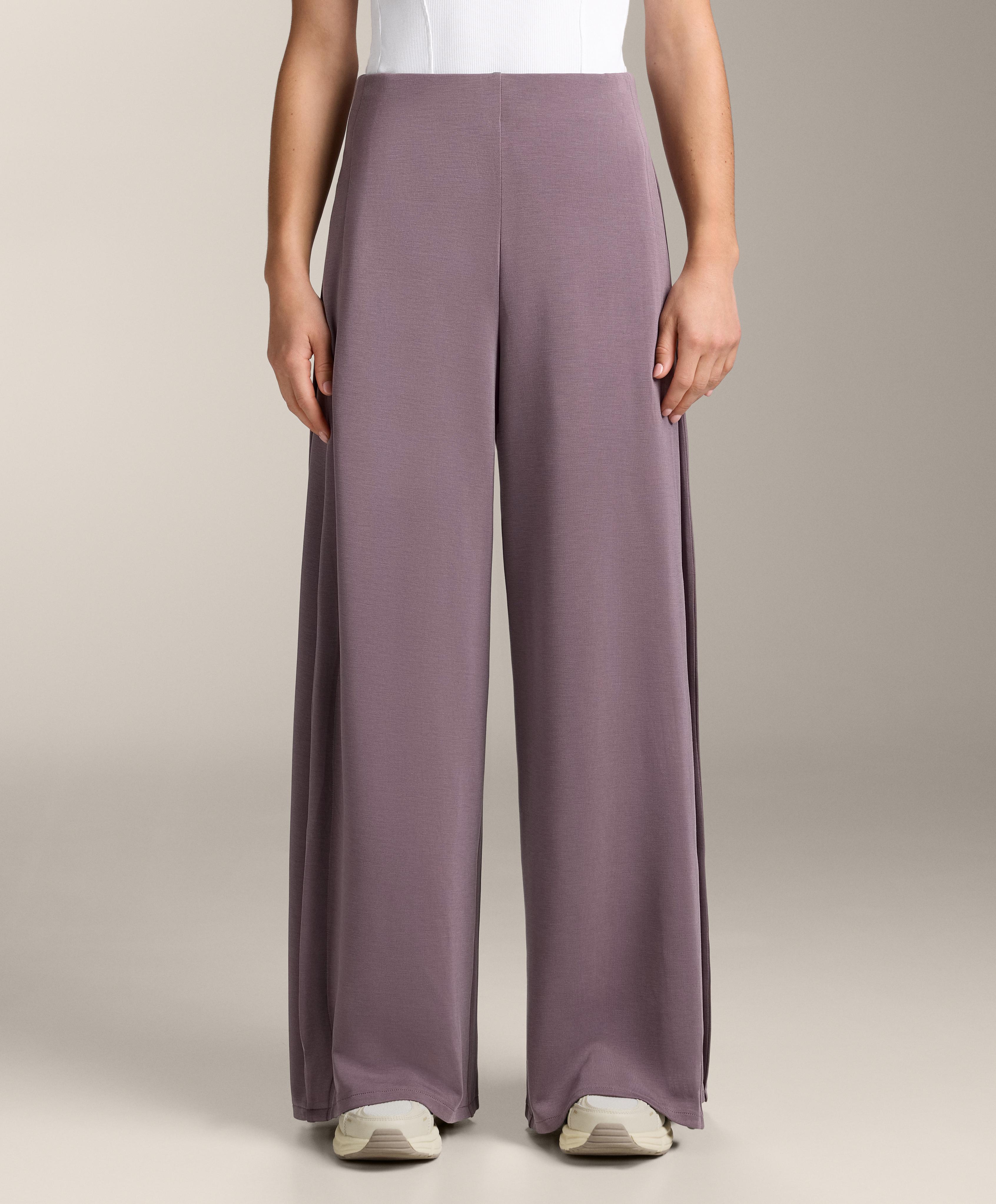 Weite Hose mit seitlicher Falte und weichem Modal Weite Hose mit seitlicher Falte und weichem Modal