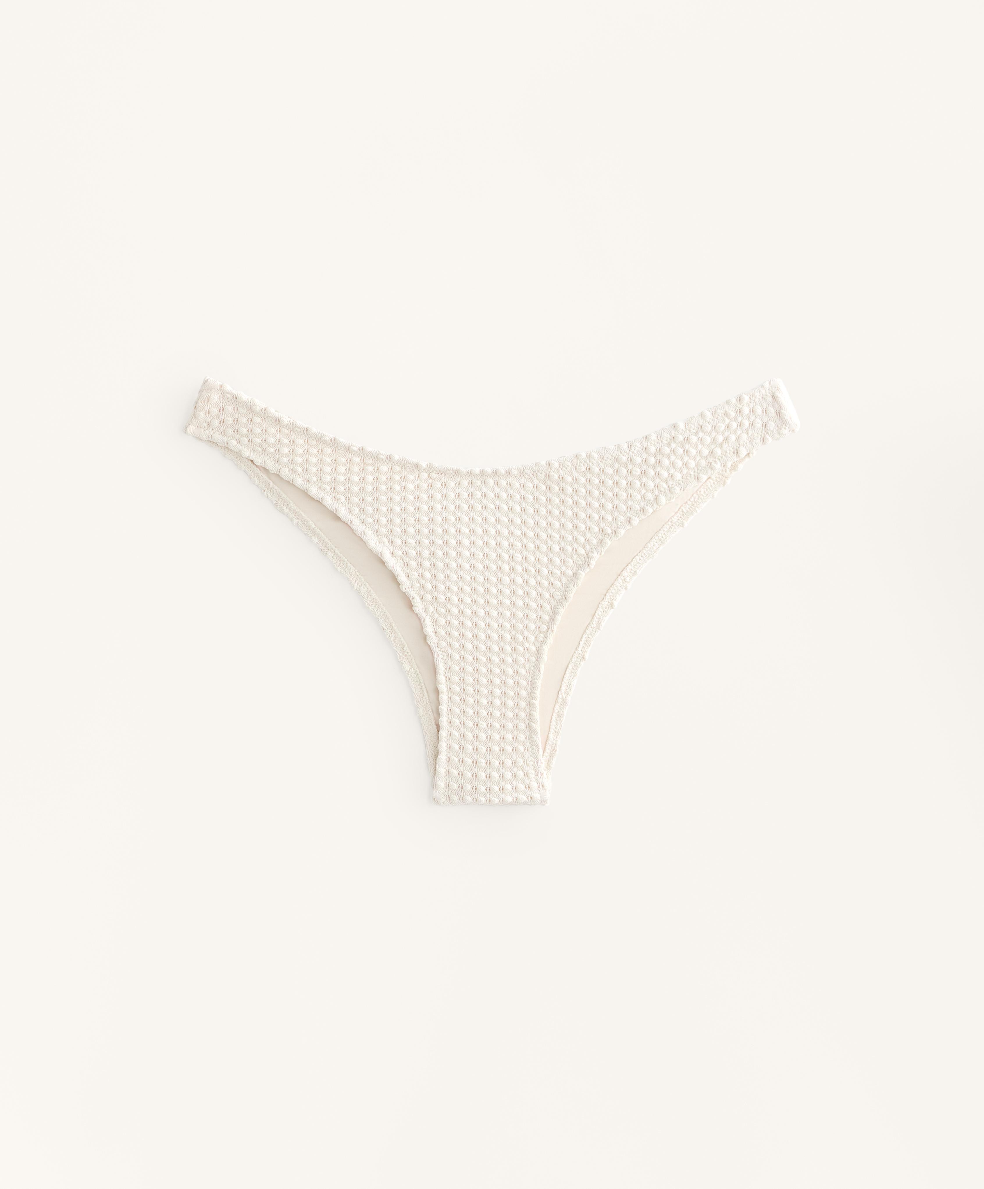 سروال بيكيني متوسط التغطية بقصة منحنية ونسيج كروشيه فقاعة