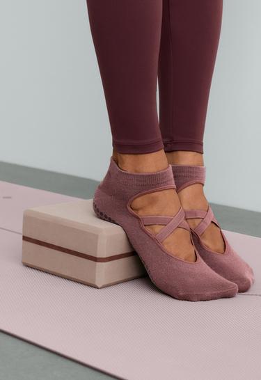 2 pairs of cotton blend yoga and Pilates socks with crossover straps — DARK ROSETTE 4