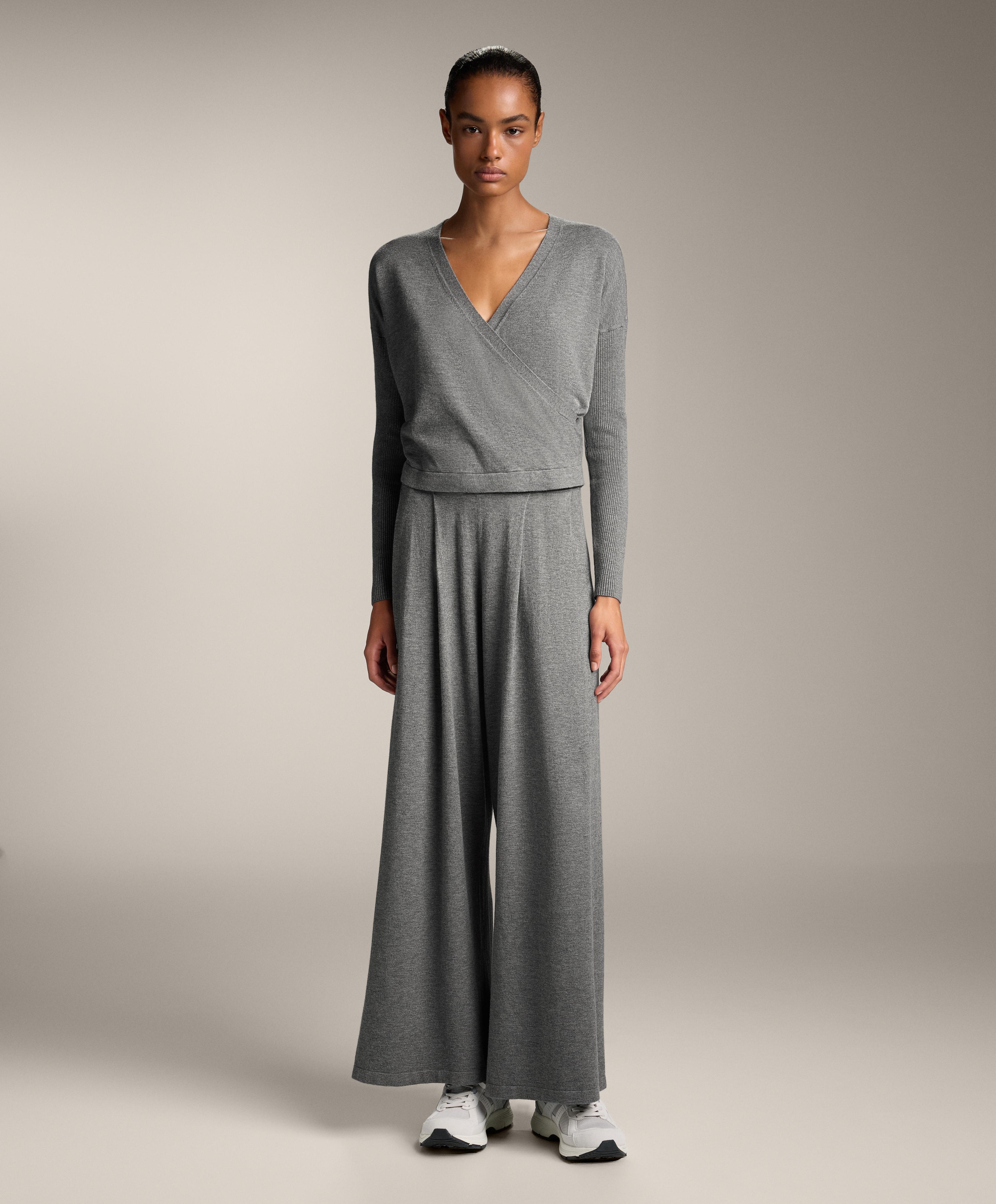 Total look punto recto gris vigoré