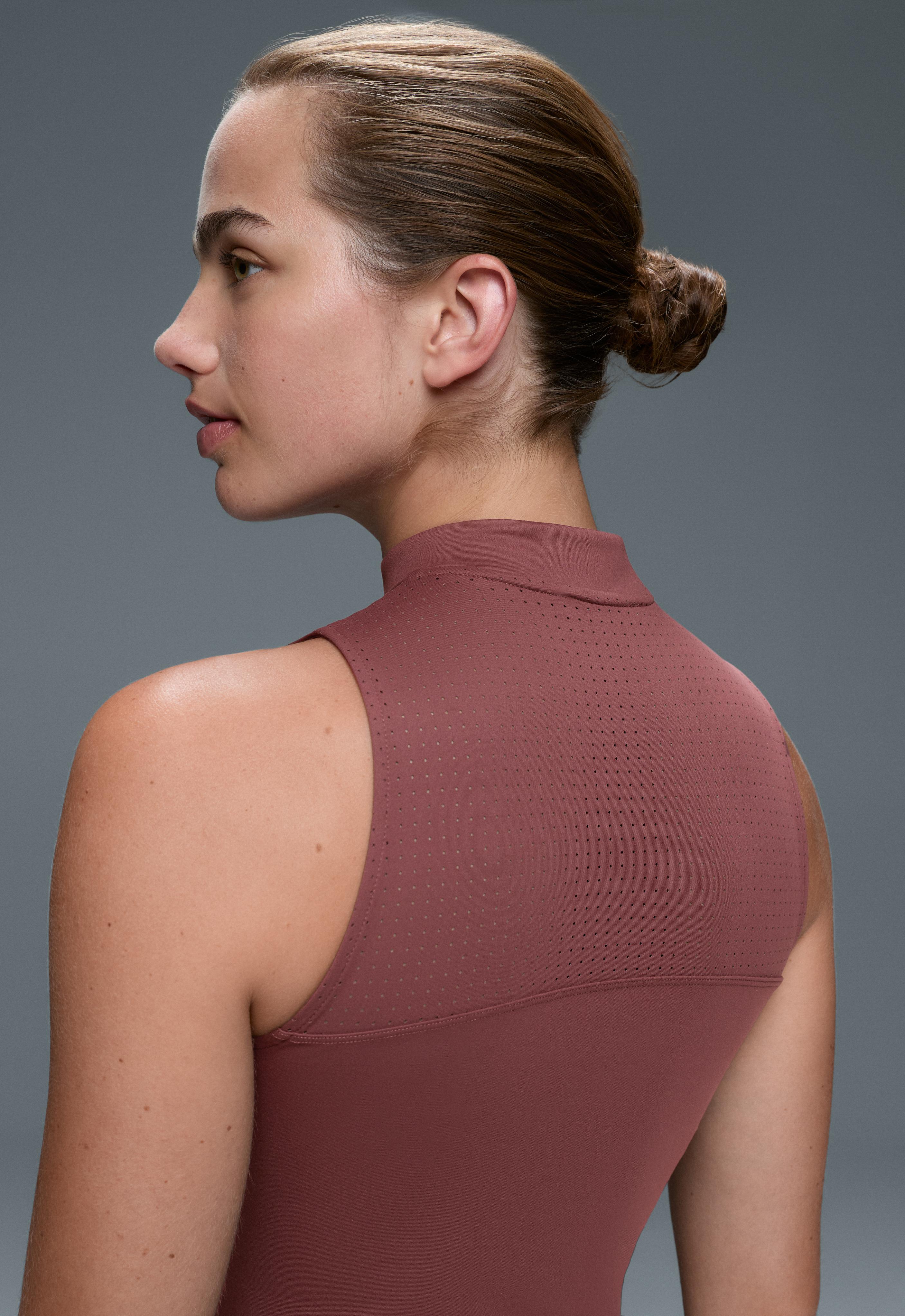 Technical half-zip sleeveless T-shirt — FADED BURGUNDY