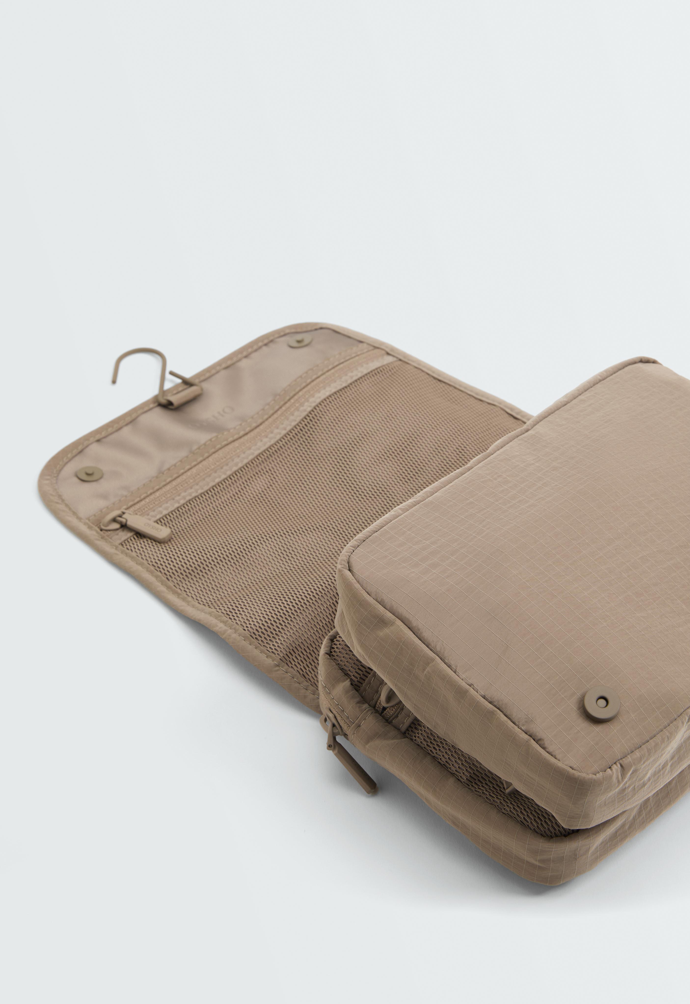 Hanging wash bag — CAMEL