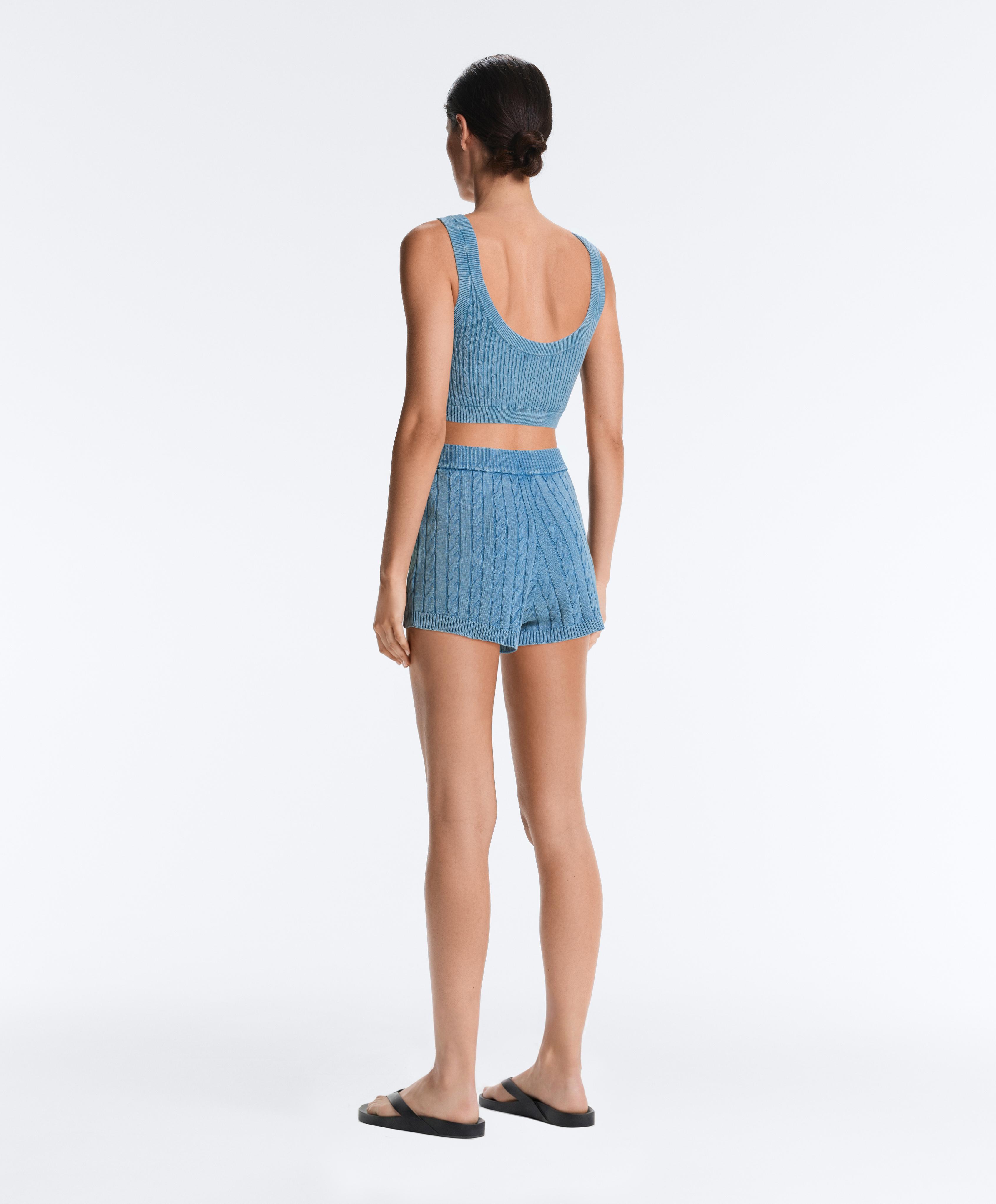 Blue washed cable knit total look