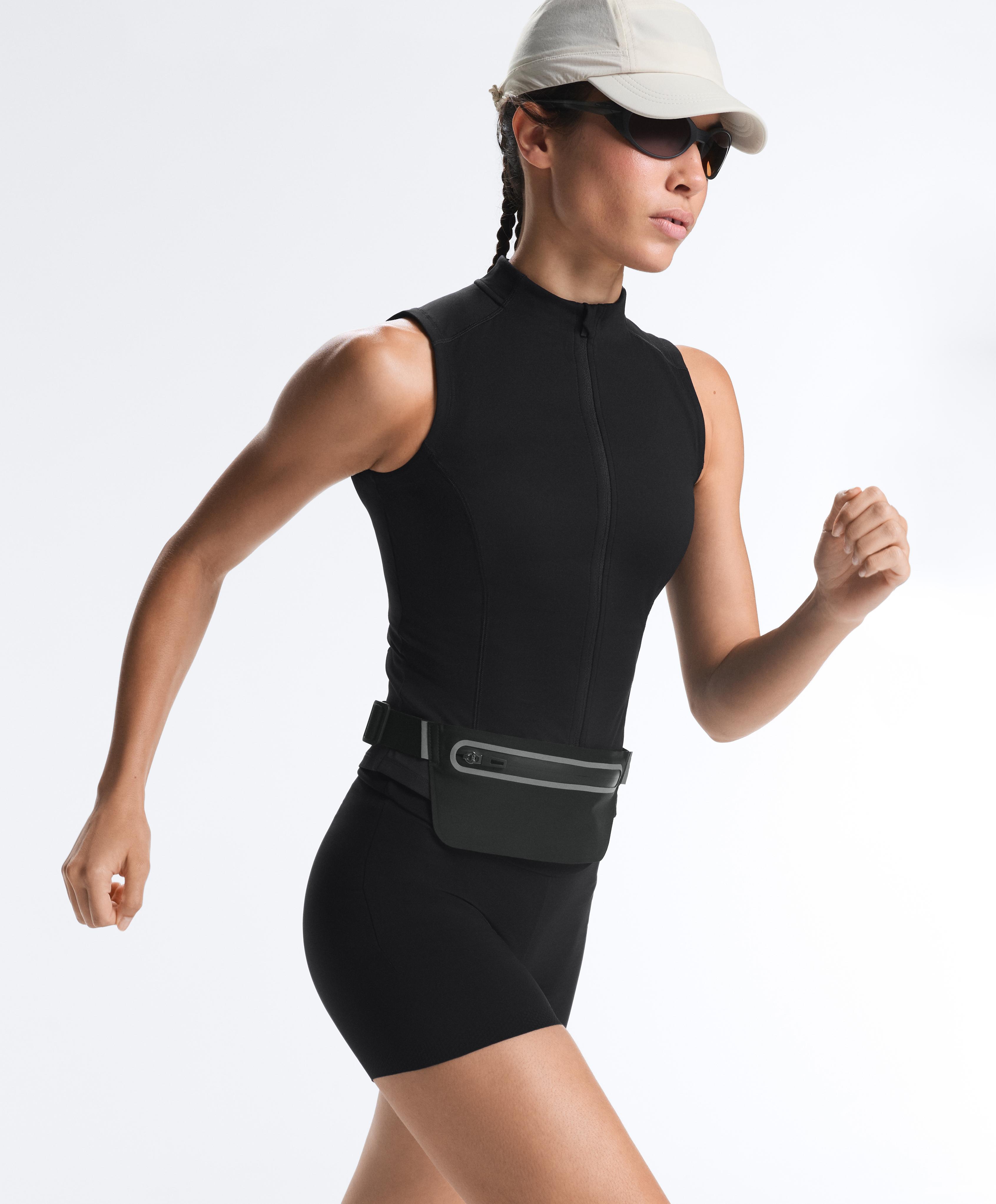 Sleeveless zip T-shirt — BLACK