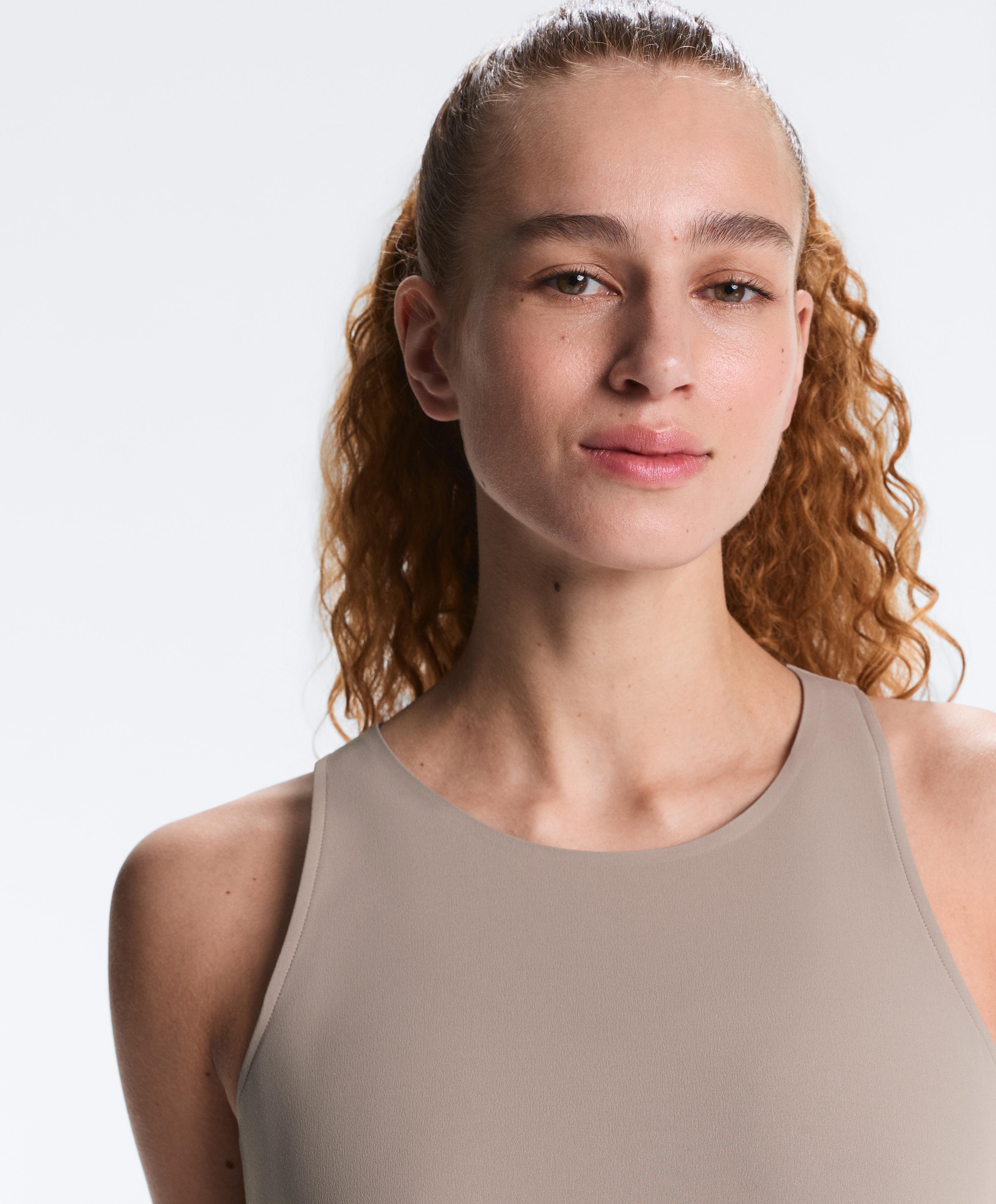 Comfortlux cross-back T-shirt — PALE TAUPE