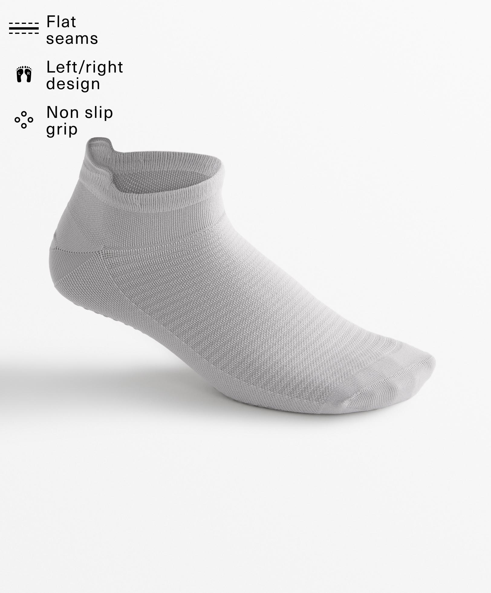 2 pairs of polyamide blend yoga and Pilates sneaker socks