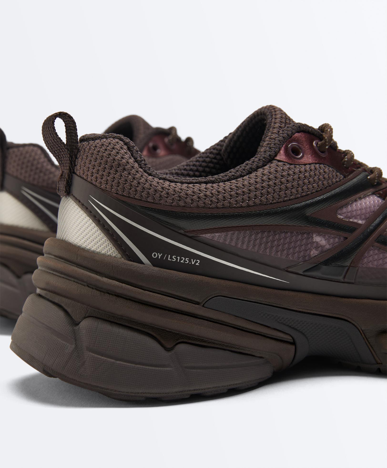 Running-style trainers — PLUM
