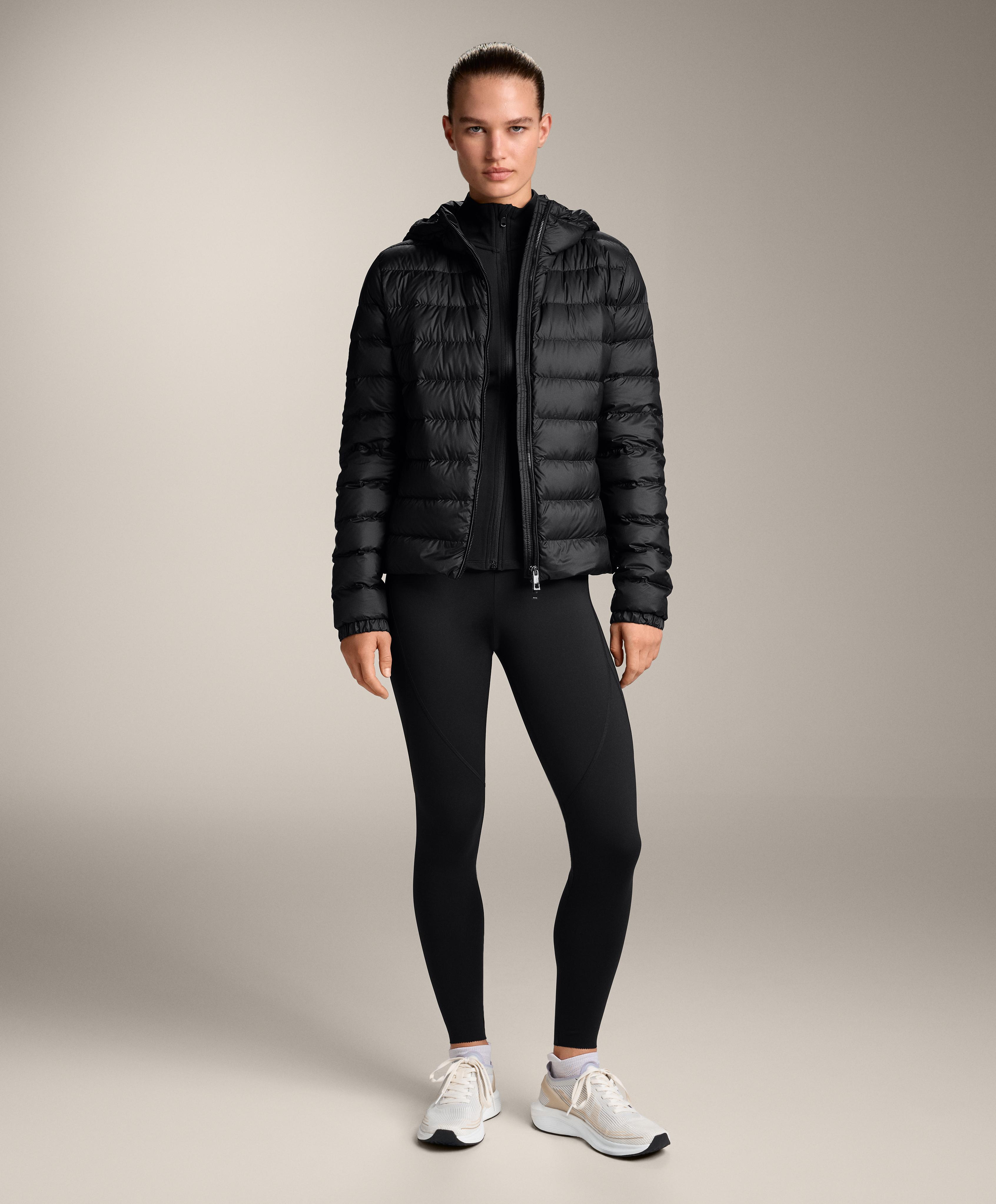 Supakuojama trumpa pūkinė striukė, 100 % pūkų užpildas - Išpardavimas Supakuojama trumpa pūkinė striukė, 100 % pūkų užpildas - Išpardavimas