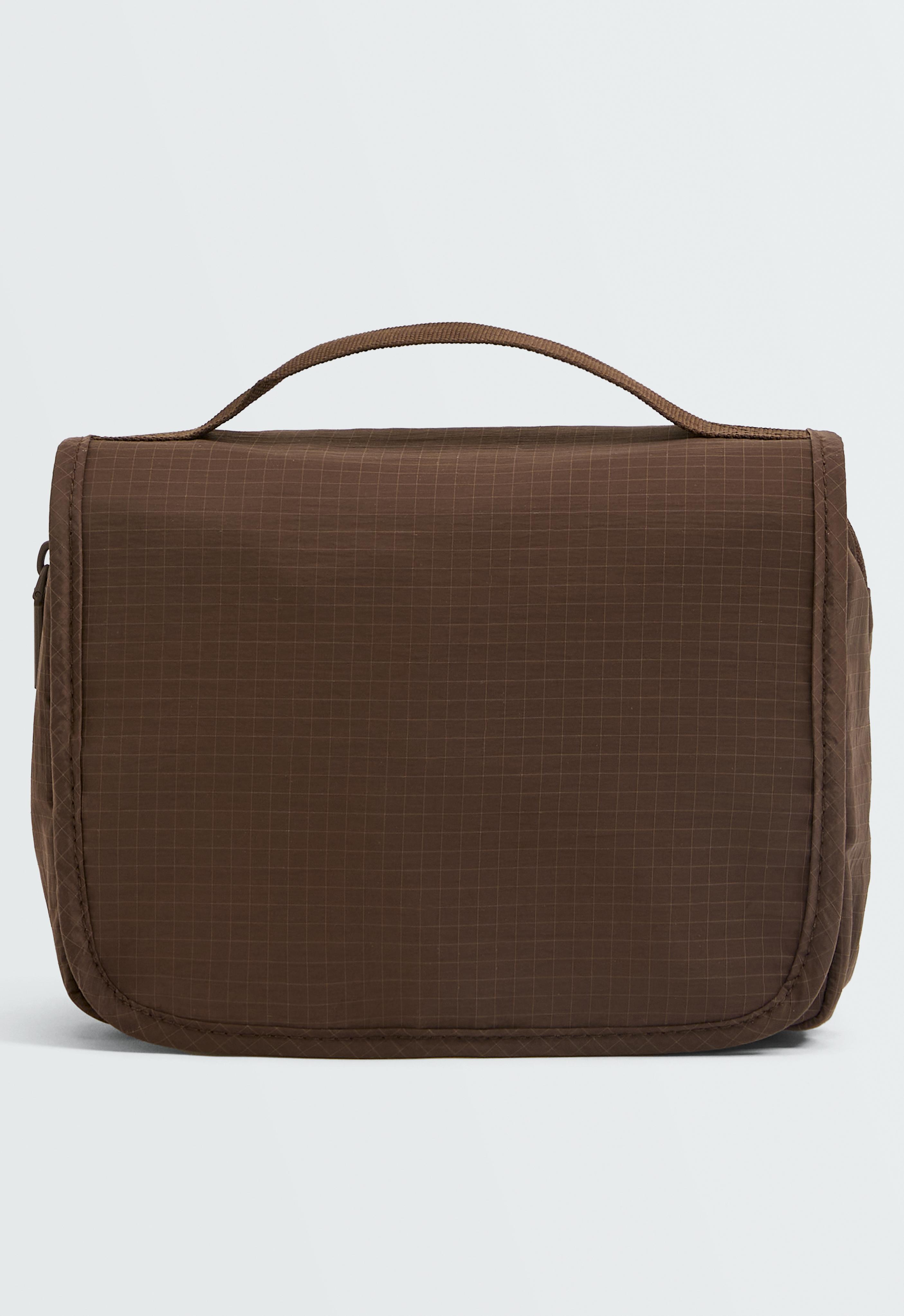 Hanging wash bag — BROWN
