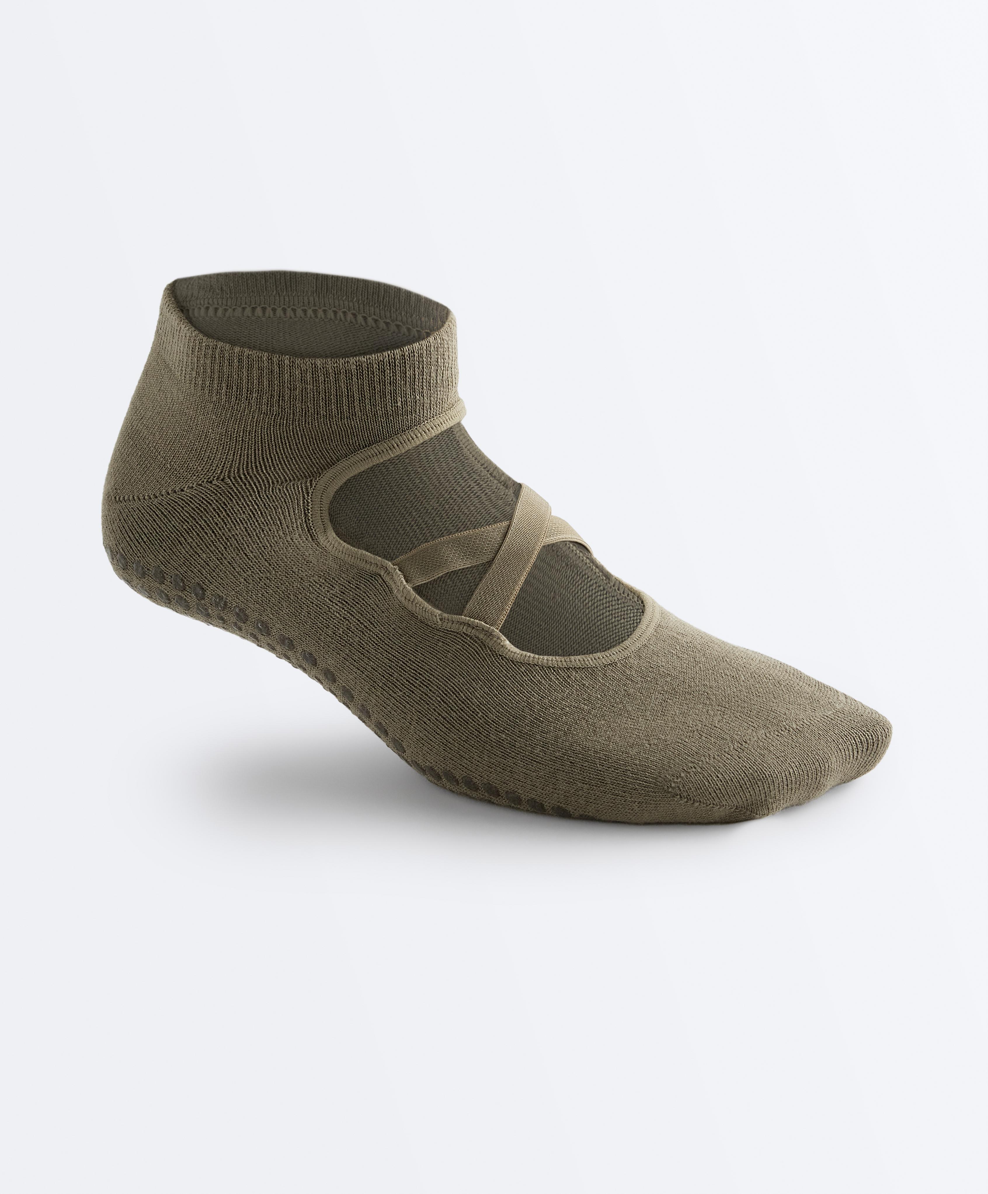 2 pairs of cotton blend crossover strap yoga and Pilates socks — WASHED GREEN