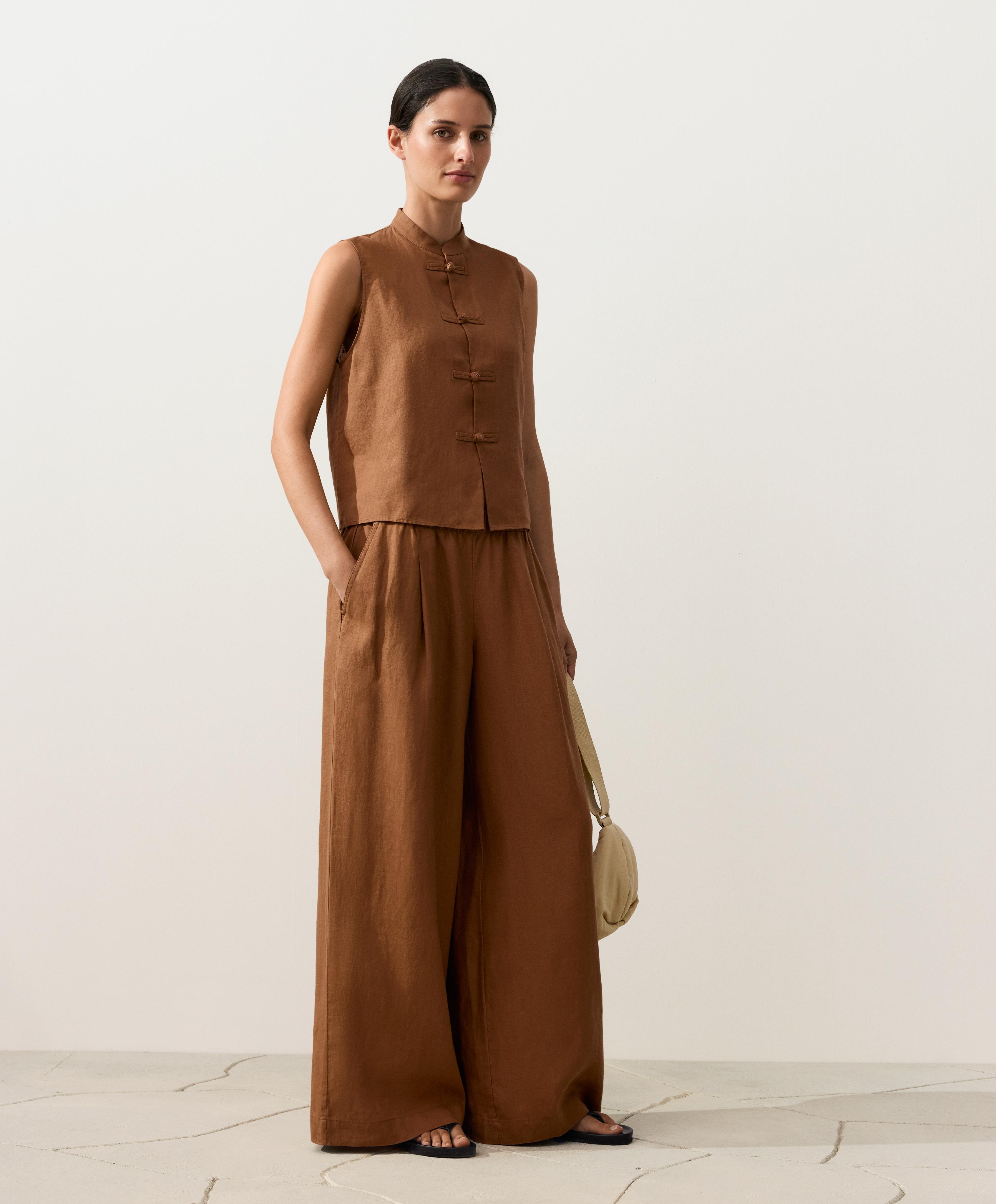 100% linen sleeveless stand-up collar shirt — TOFFEE