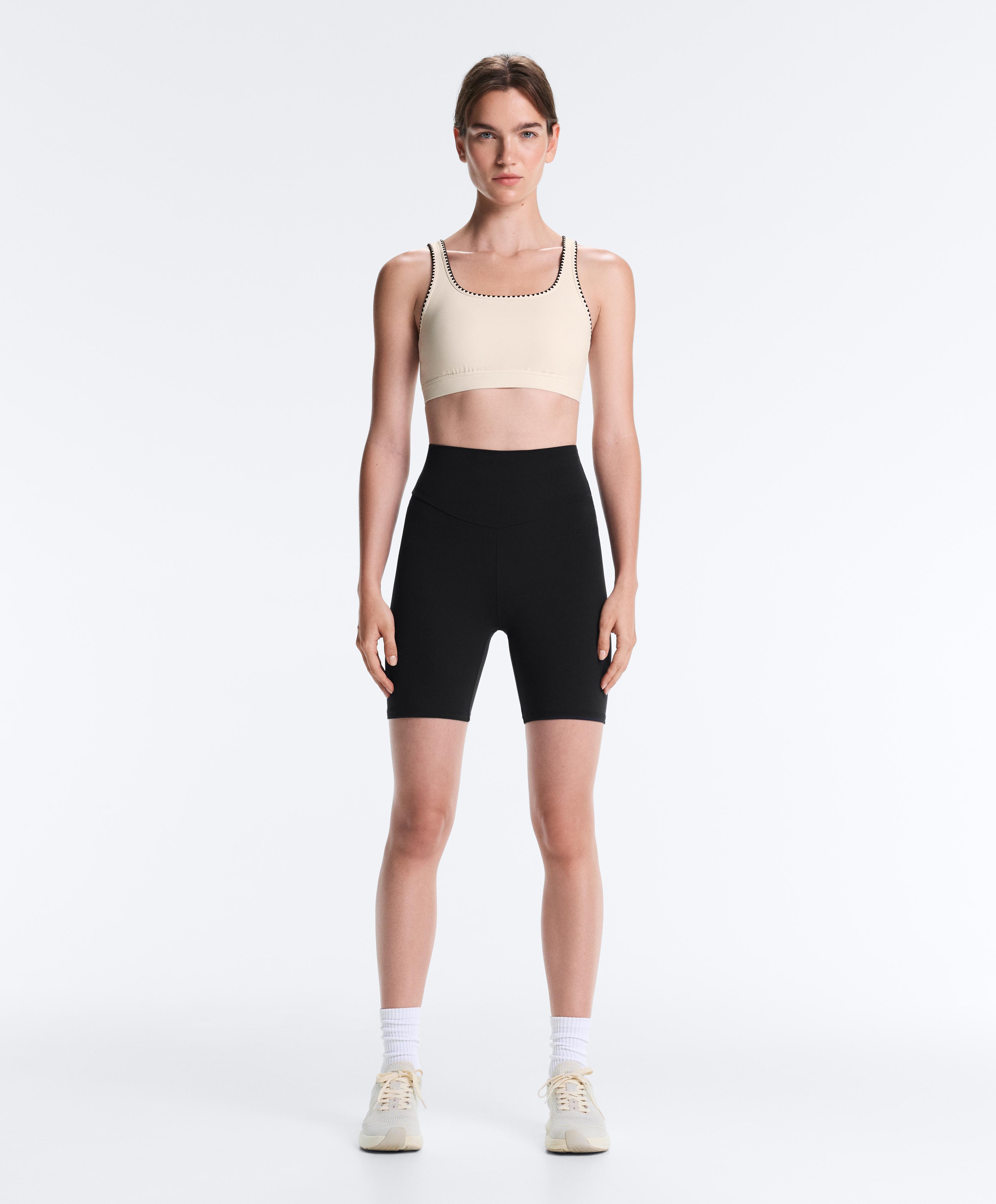 Medium-support Comfortlux sports bra with contrast seams — PALE ECRU