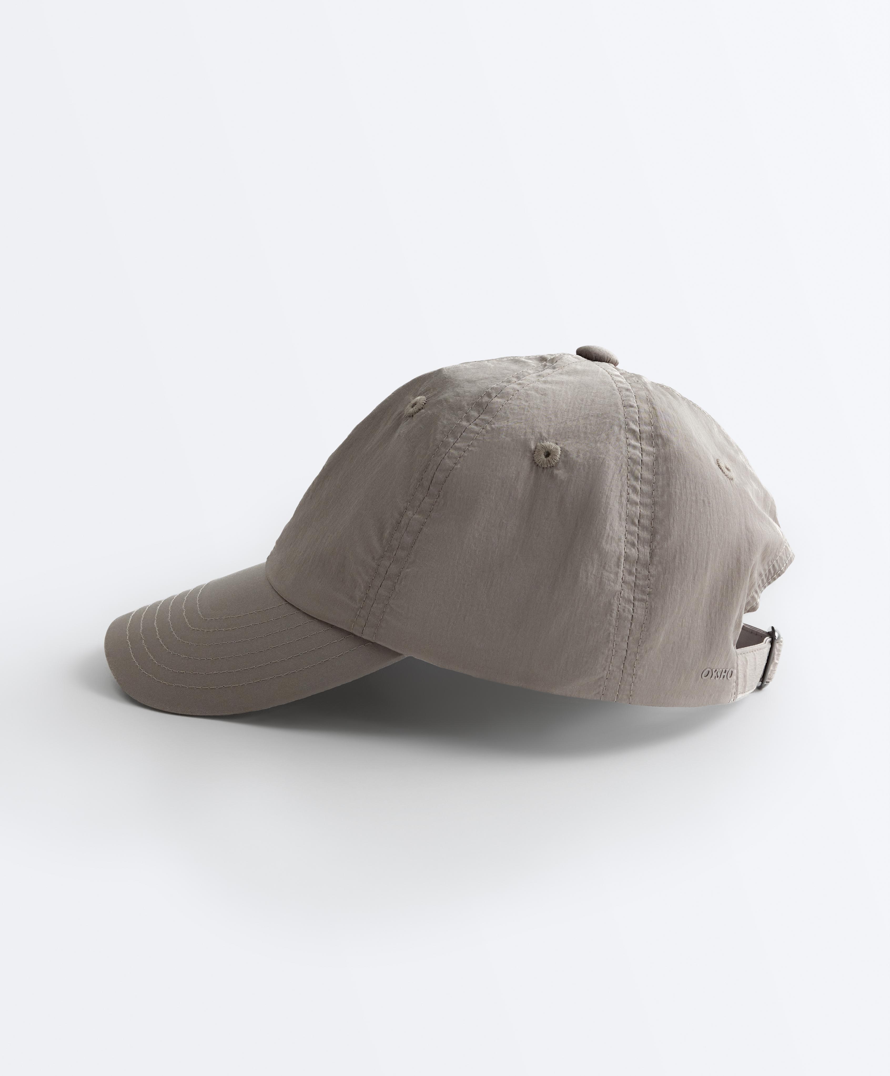 Lightweight sports cap Lightweight sports cap