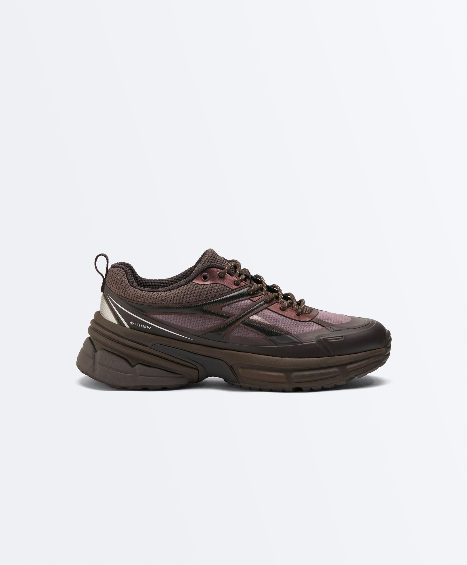 Running-style trainers — PLUM