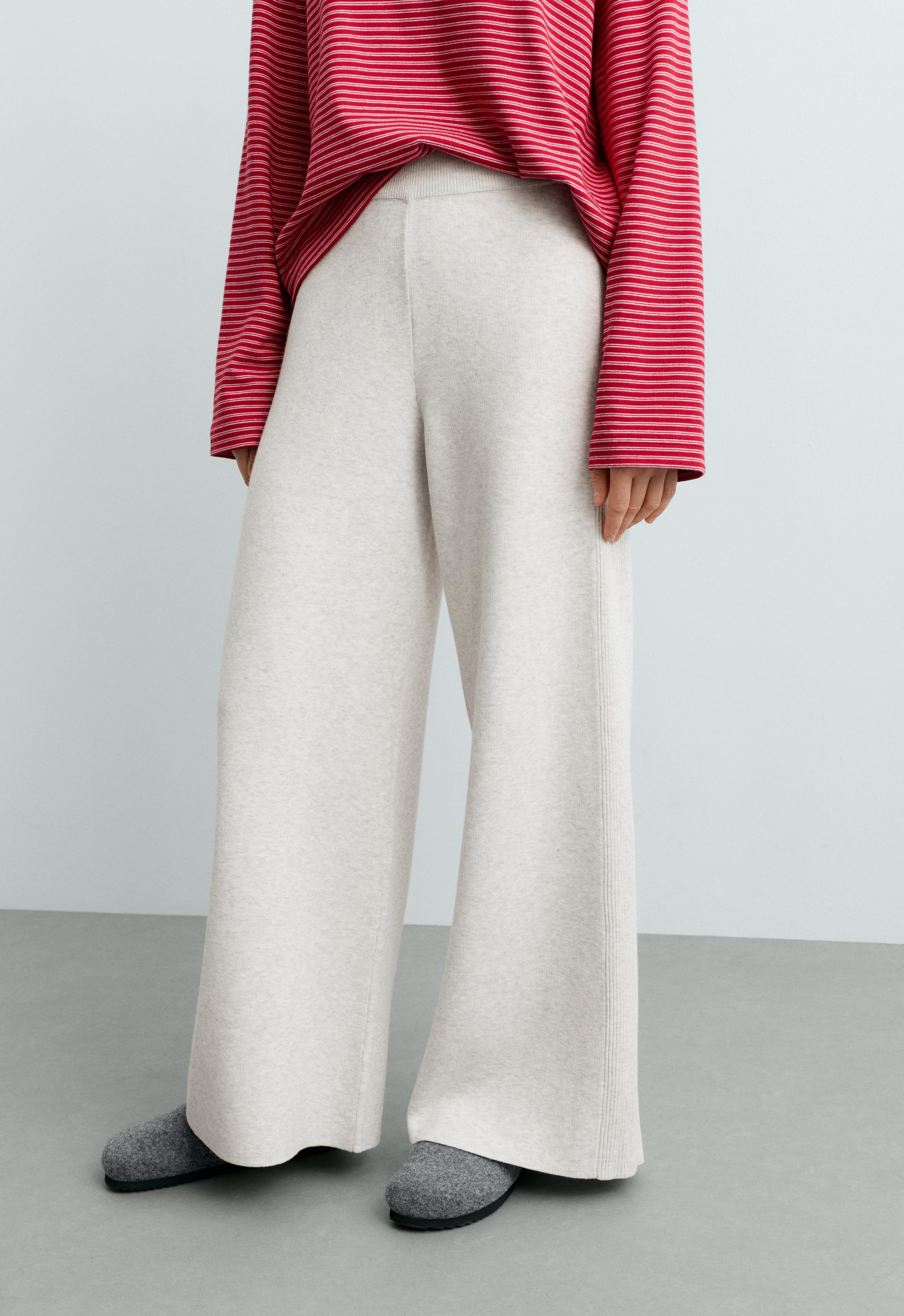 Weite, gerade geschnittene Hose mit Rib-Detail Weite, gerade geschnittene Hose mit Rib-Detail