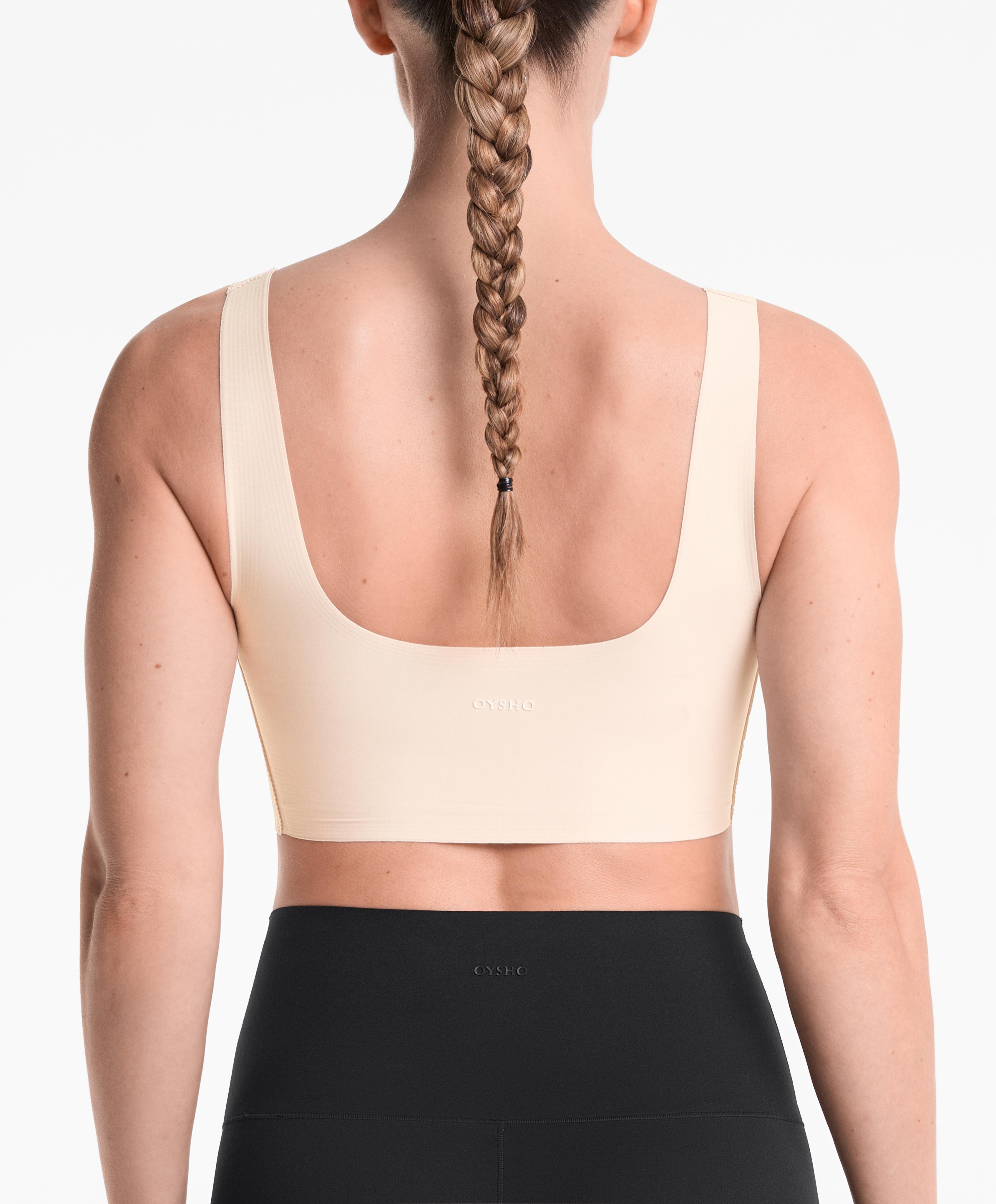 Perfect-adapt medium-support sports bra with cups