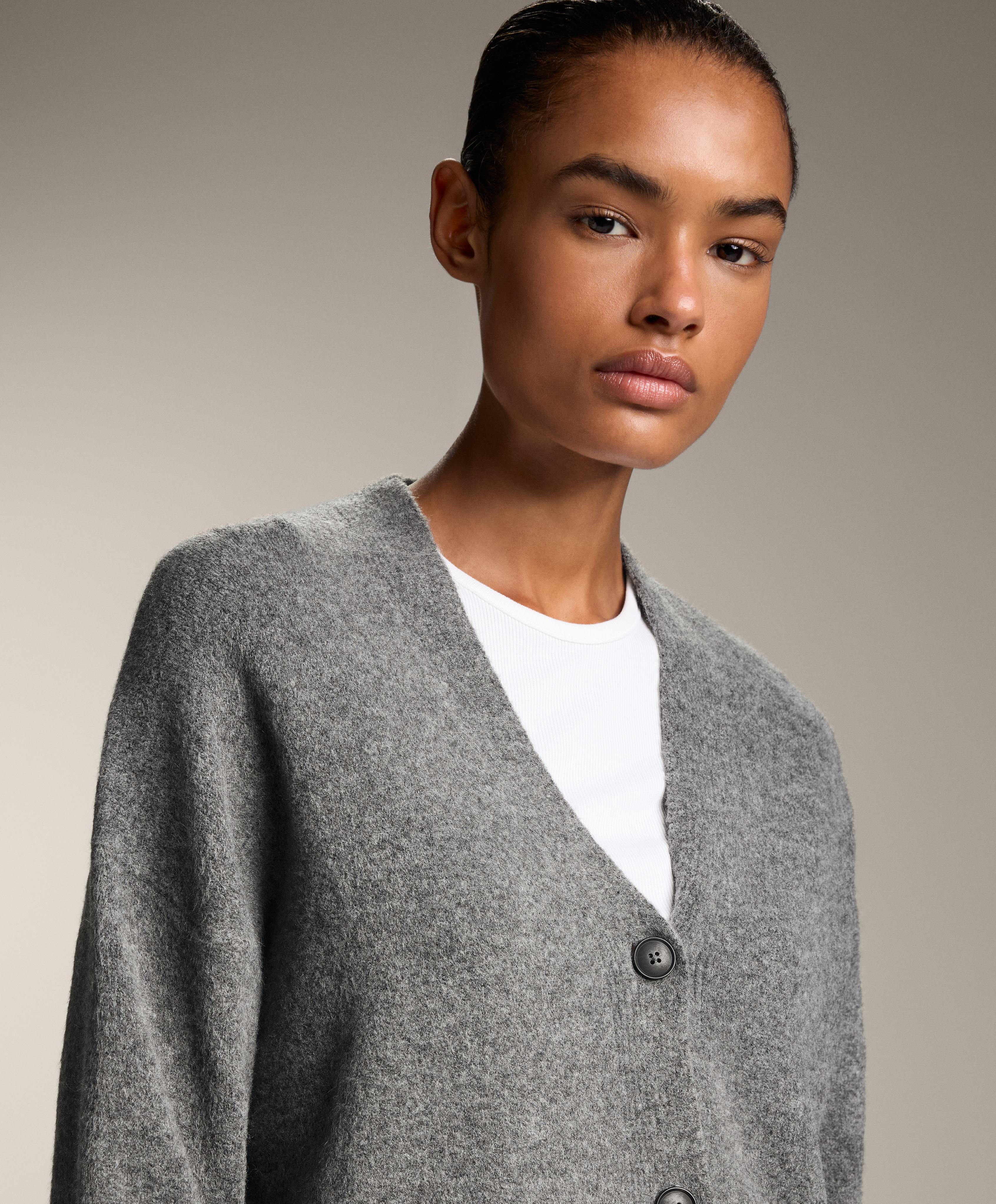 Μαλακή πλεκτή ζακέτα με κουμπιά - Εκπτώσεις Μαλακή πλεκτή ζακέτα με κουμπιά - Εκπτώσεις