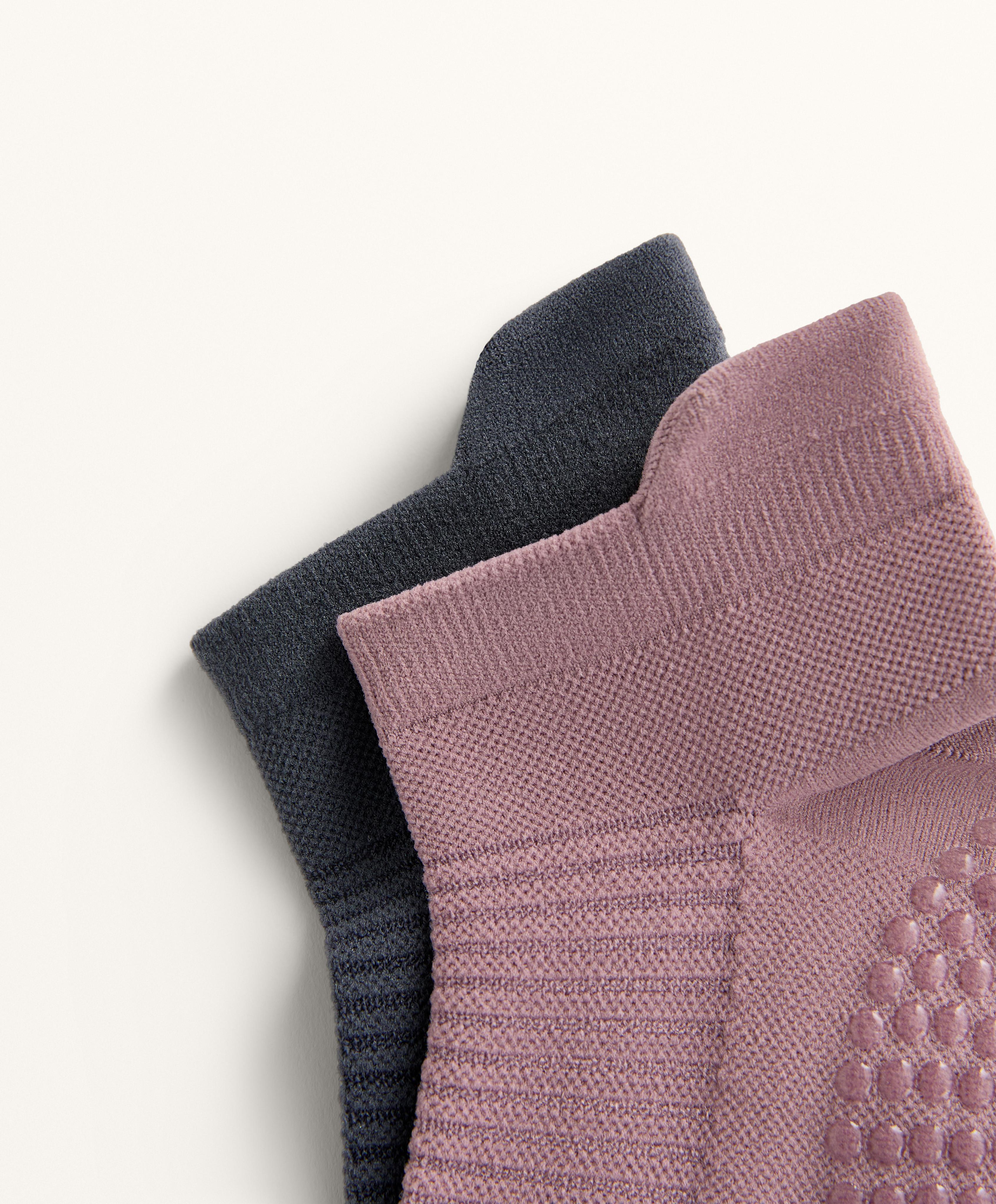 2 pairs of polyamide blend yoga and Pilates sneaker socks