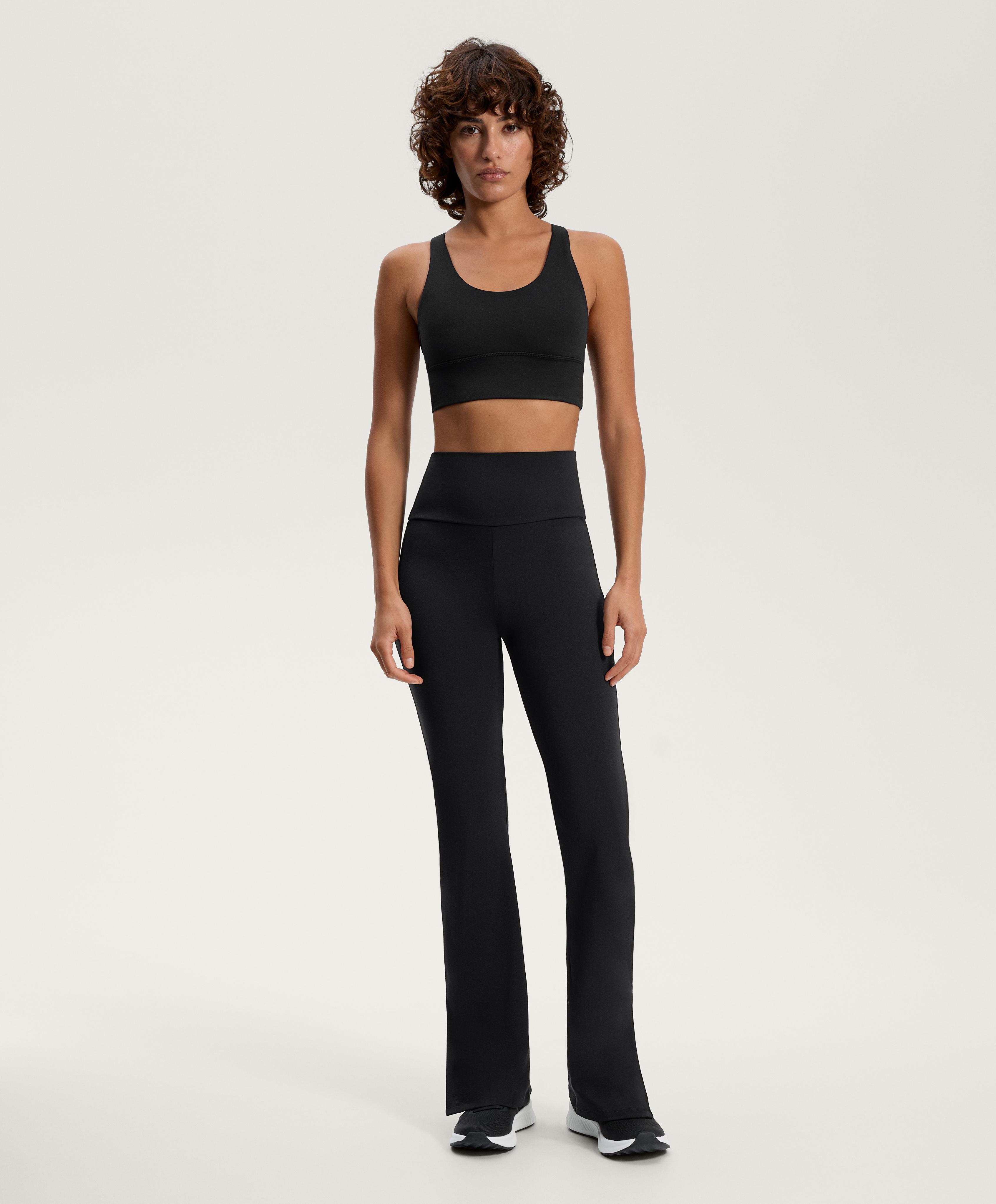 Total look  flare high rise Comfortlux abertura negro  y sujetador