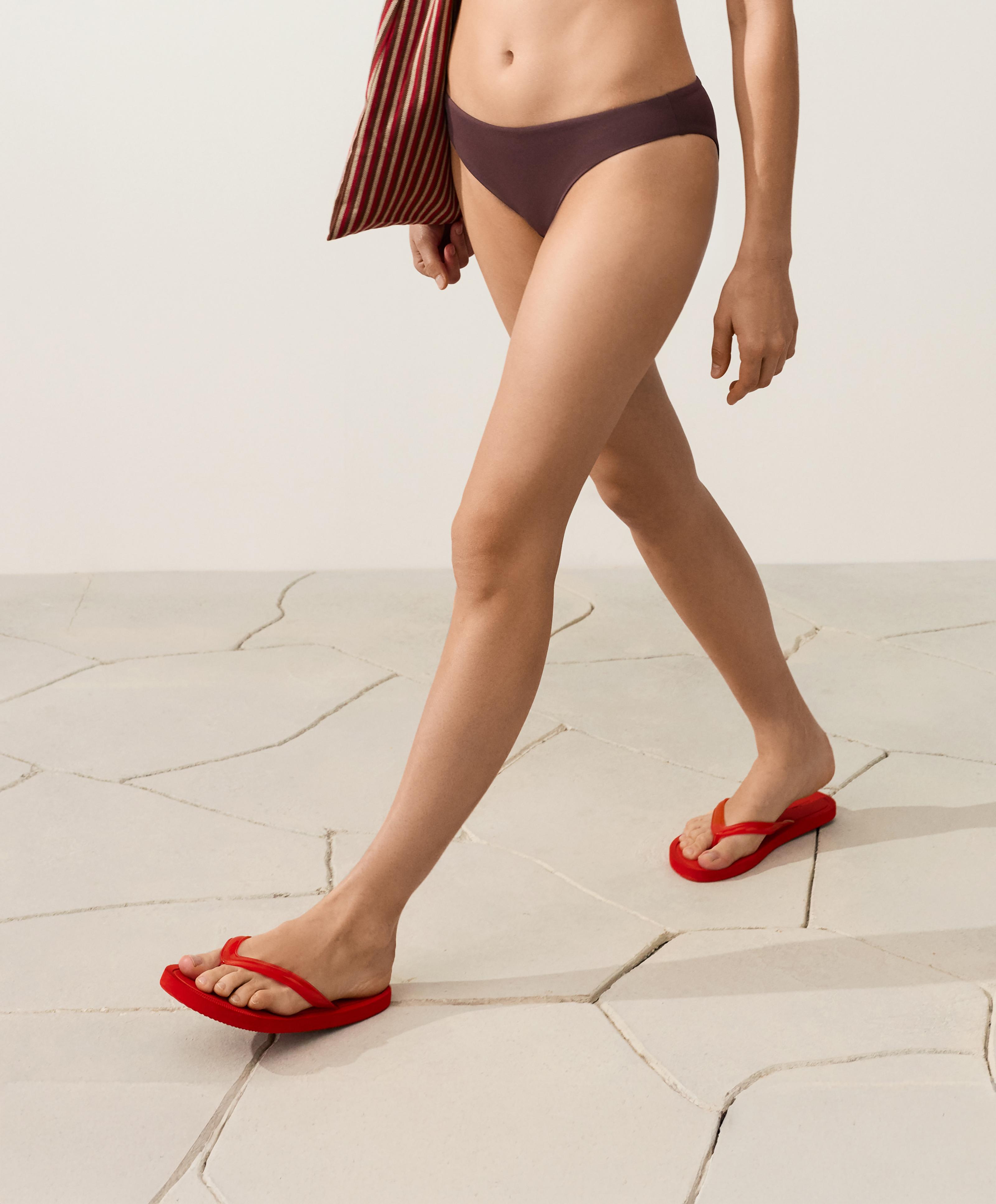 Textured beach sandals — RED