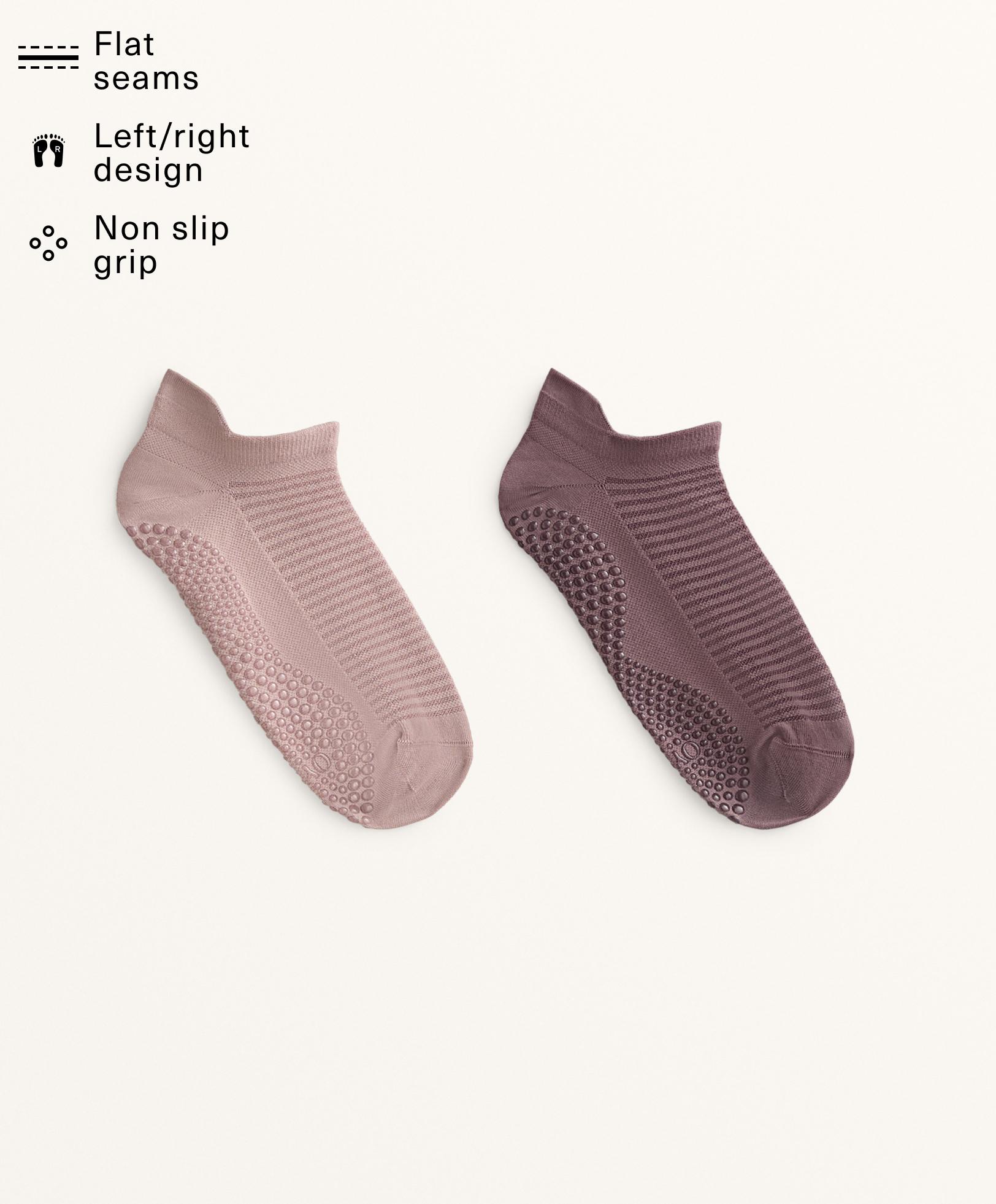 2 pairs of polyamide blend yoga and Pilates sneaker socks
