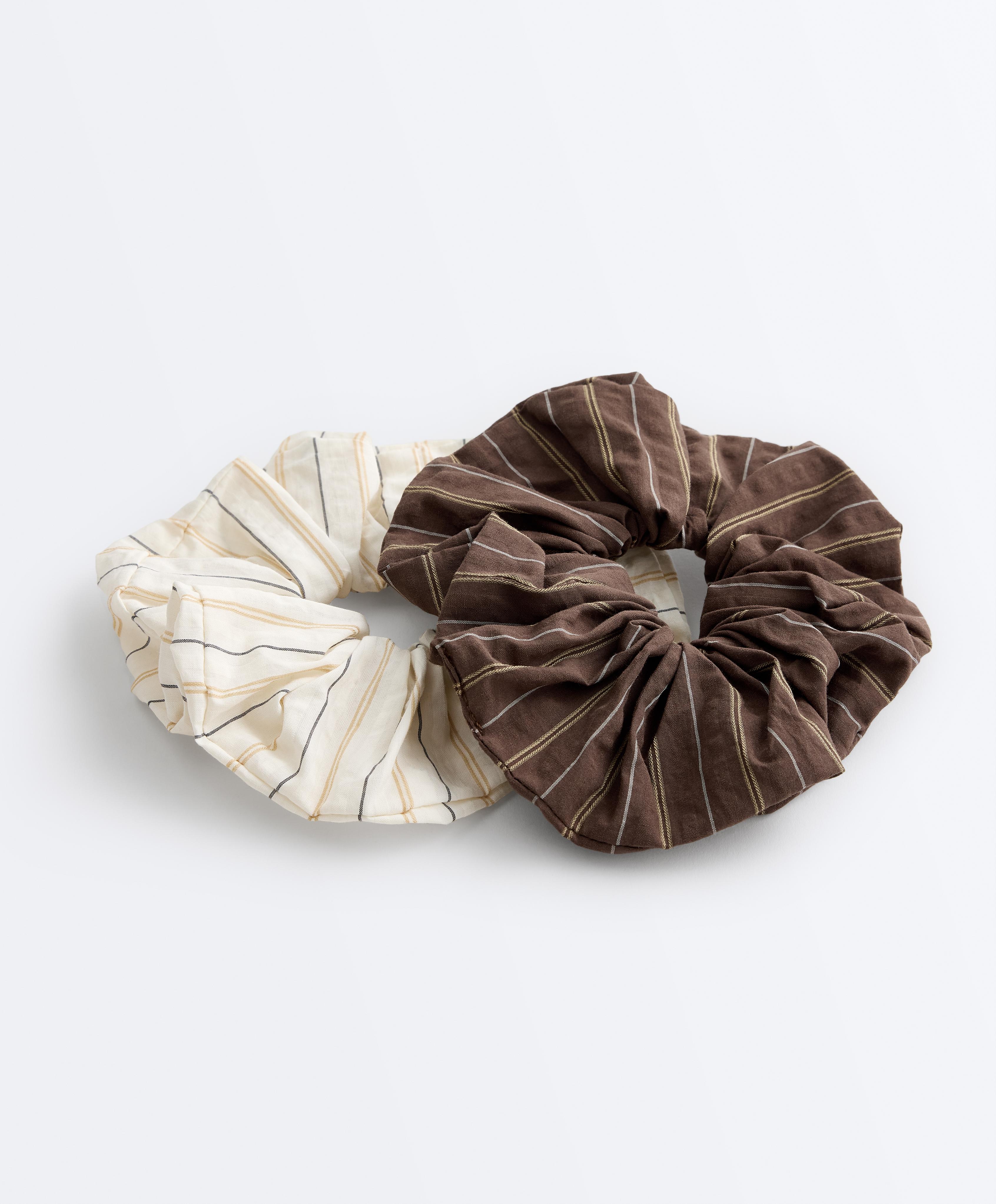 2 velike gumice za kosu sa prugama 2 velike gumice za kosu sa prugama