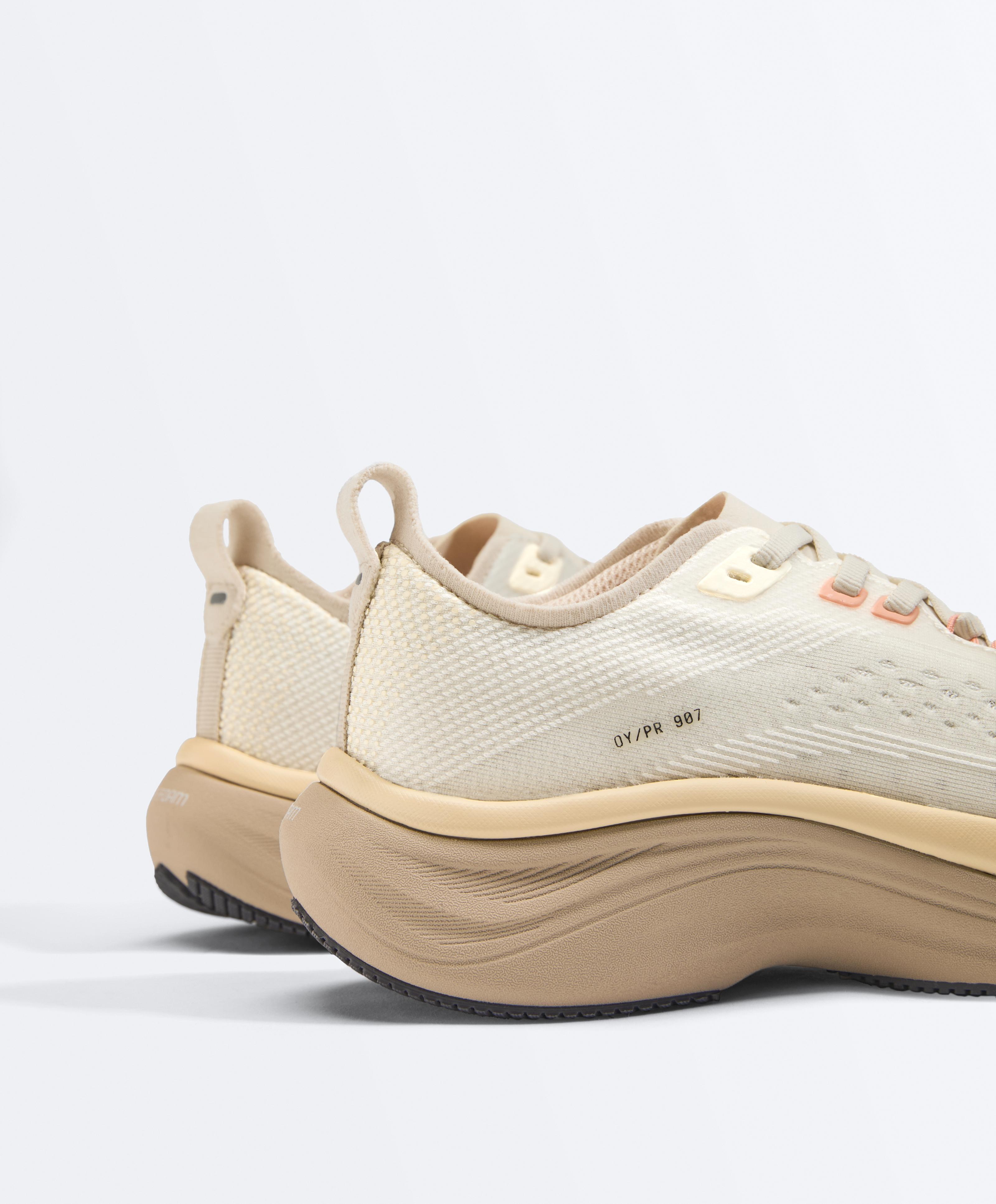 OY/PR 907 Running Trainers — PEACH