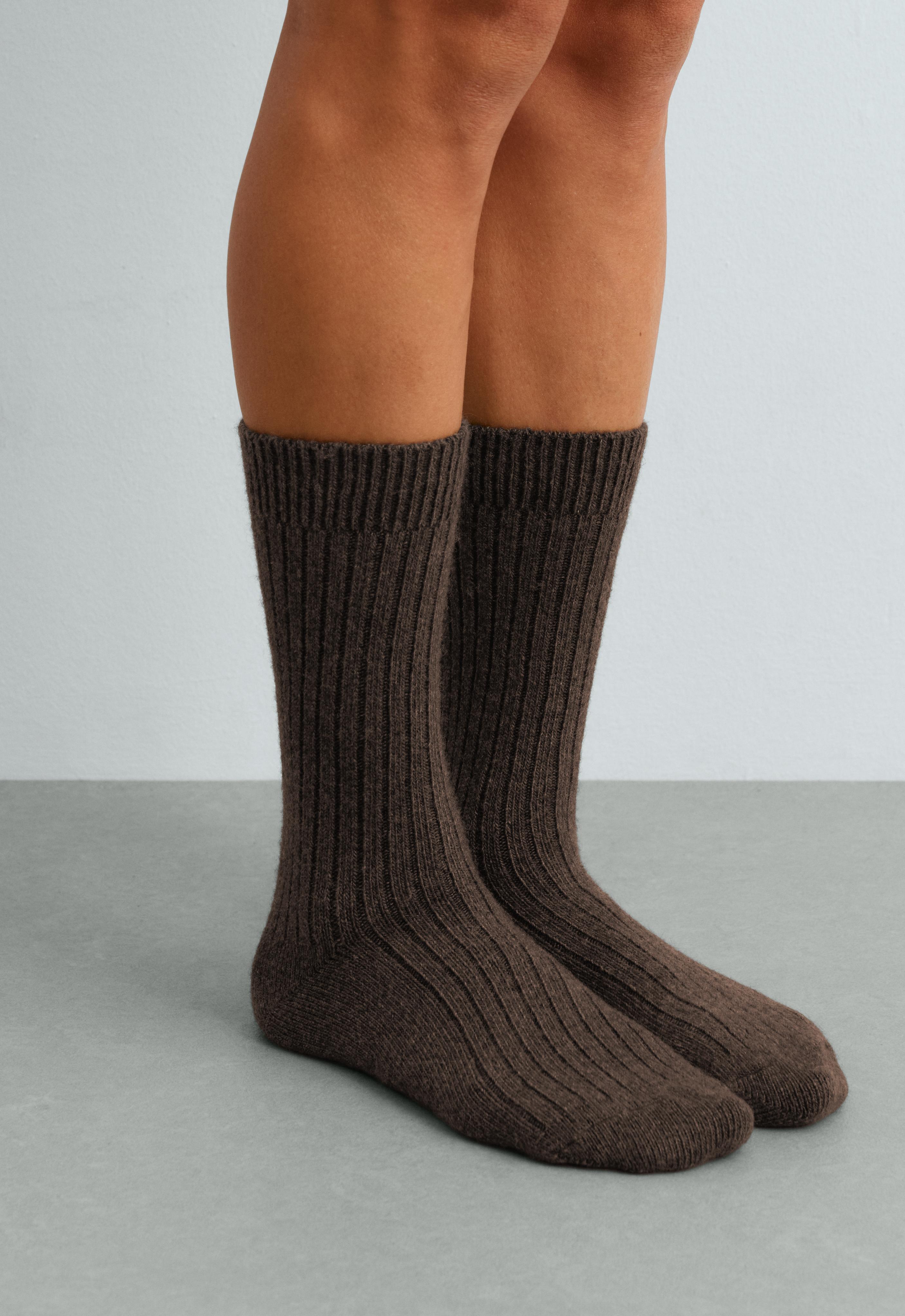 Classic socks in 18% cashmere 8% wool — CHOCOLATE