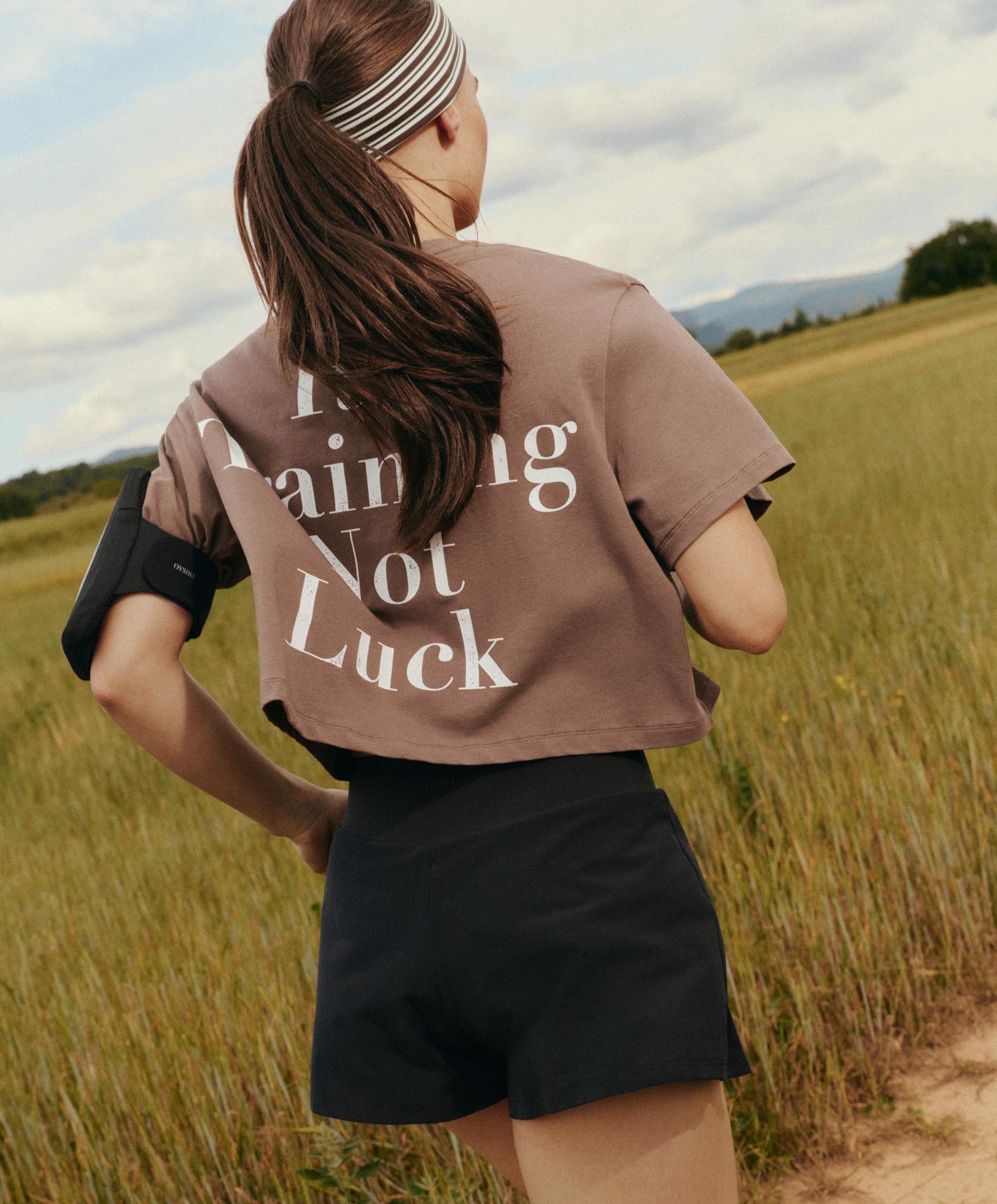 Μπλούζα boxy cropped από μείγμα βαμβακιού με κείμενο Μπλούζα boxy cropped από μείγμα βαμβακιού με κείμενο