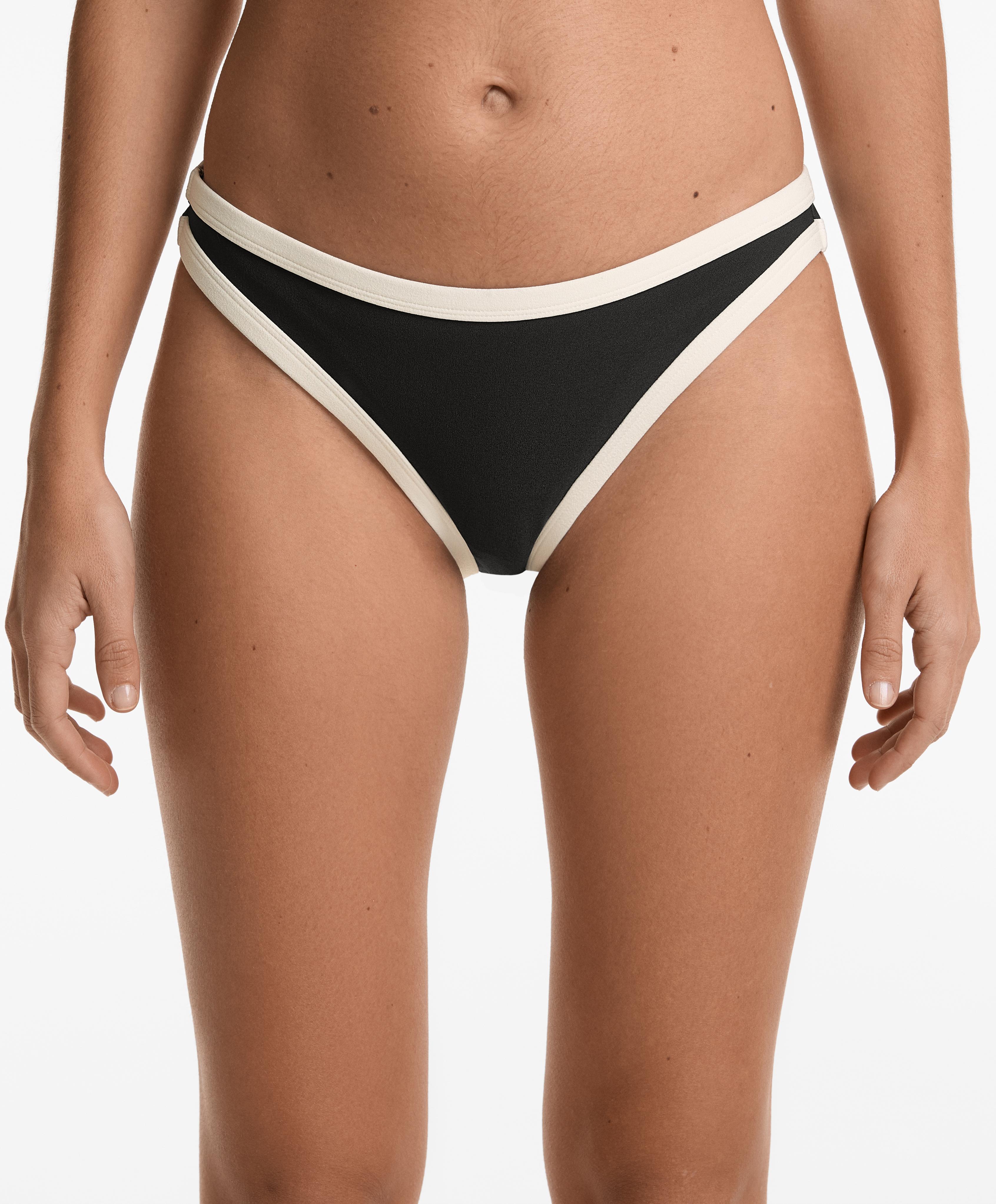 Klassischer Bikinislip farbliche Kontrastdetails Klassischer Bikinislip farbliche Kontrastdetails